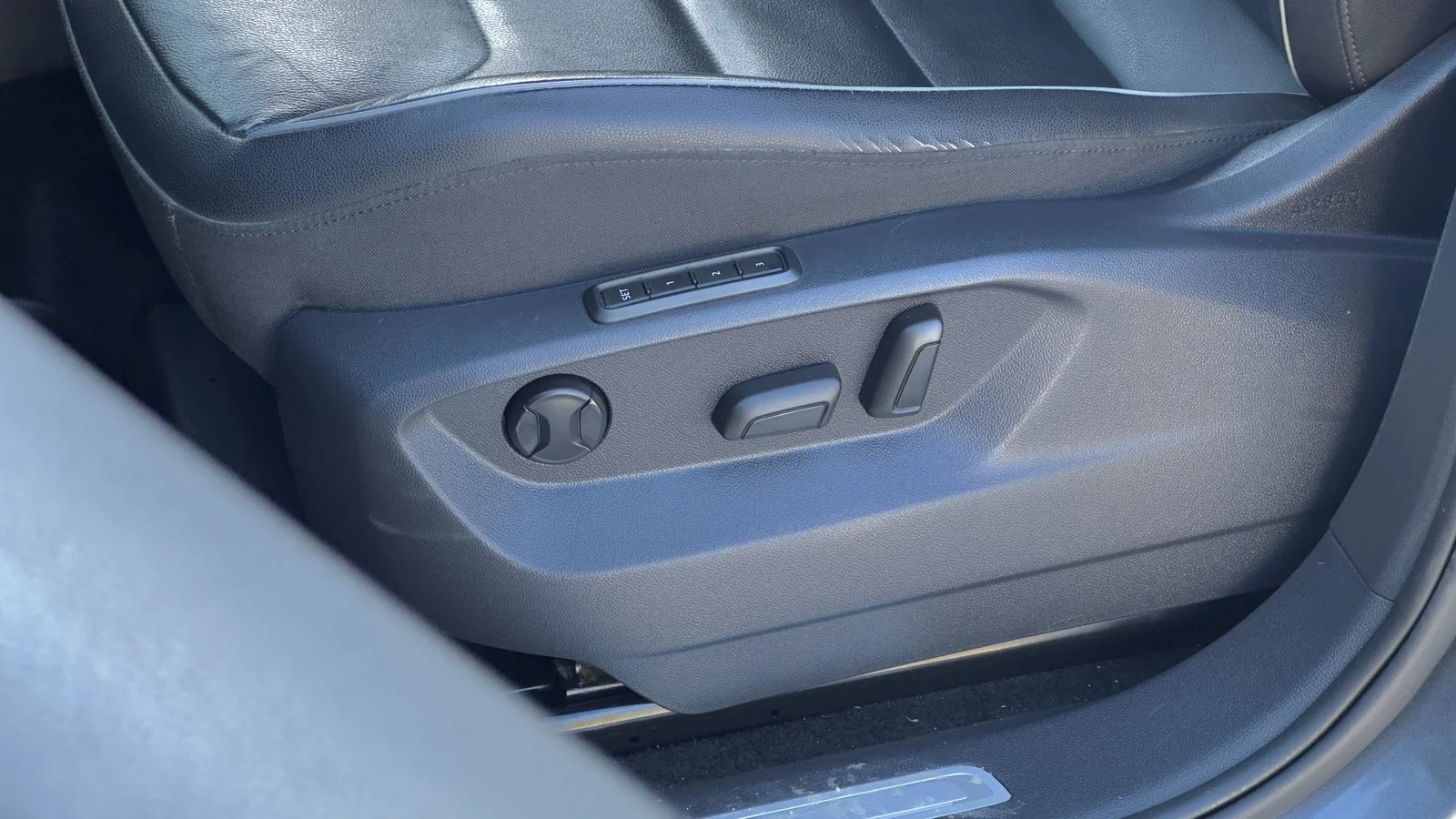 2020 Volkswagen Tiguan Highline R-Line used SUV thumbnail 14