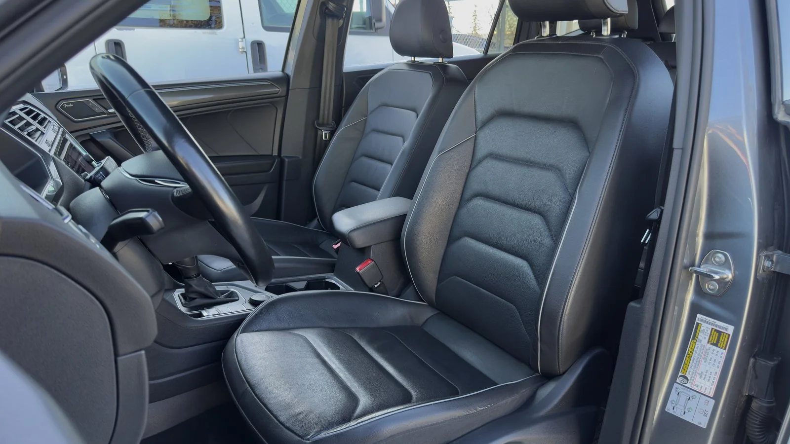 2020 Volkswagen Tiguan Highline R-Line used SUV thumbnail 17