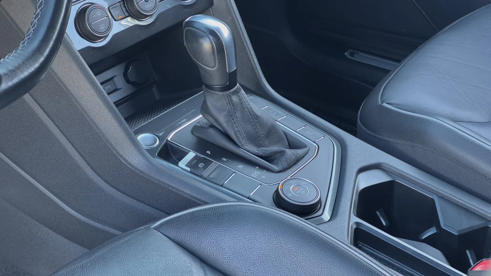 2020 Volkswagen Tiguan Highline R-Line used SUV thumbnail 18