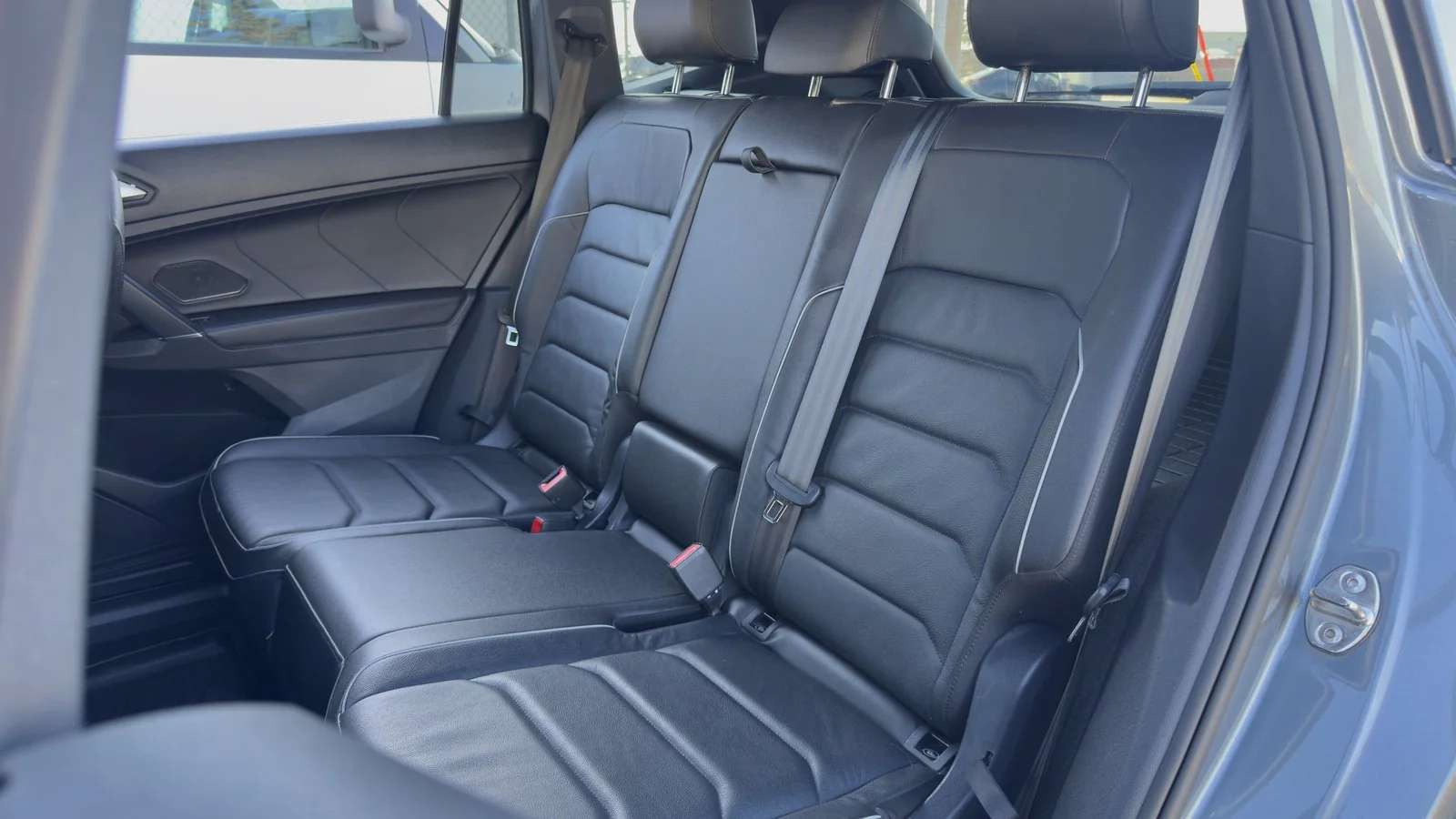 2020 Volkswagen Tiguan Highline R-Line used SUV thumbnail 19