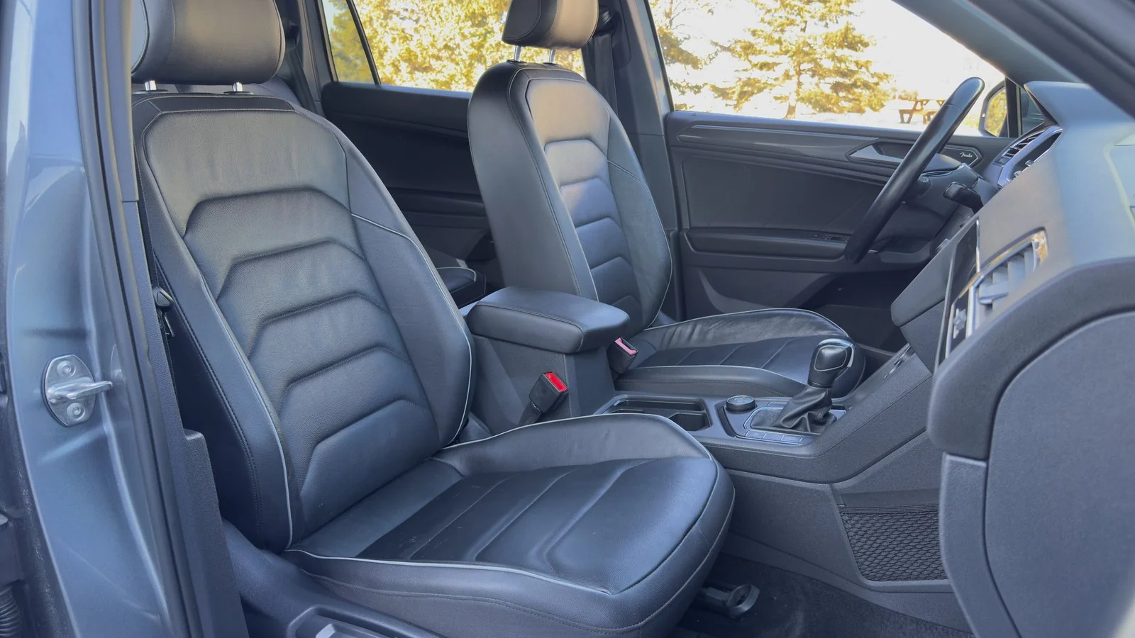 2020 Volkswagen Tiguan Highline R-Line used SUV thumbnail 22