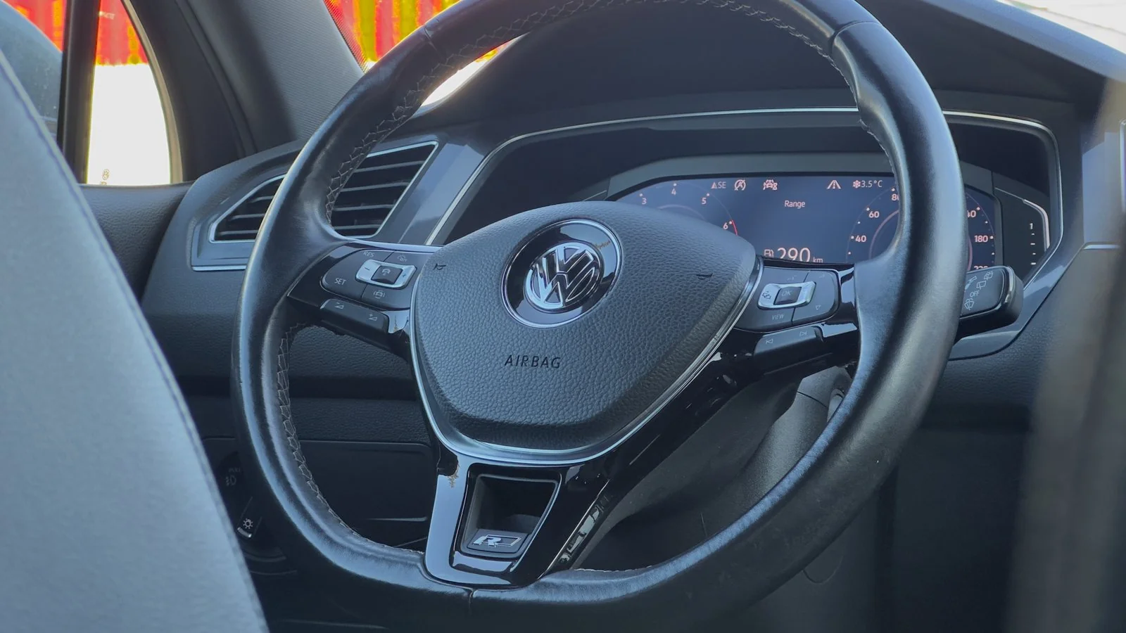 2020 Volkswagen Tiguan Highline R-Line used SUV thumbnail 24