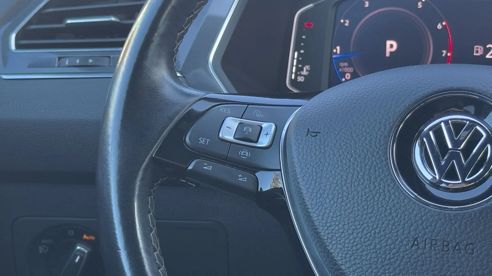 2020 Volkswagen Tiguan Highline R-Line used SUV thumbnail 25