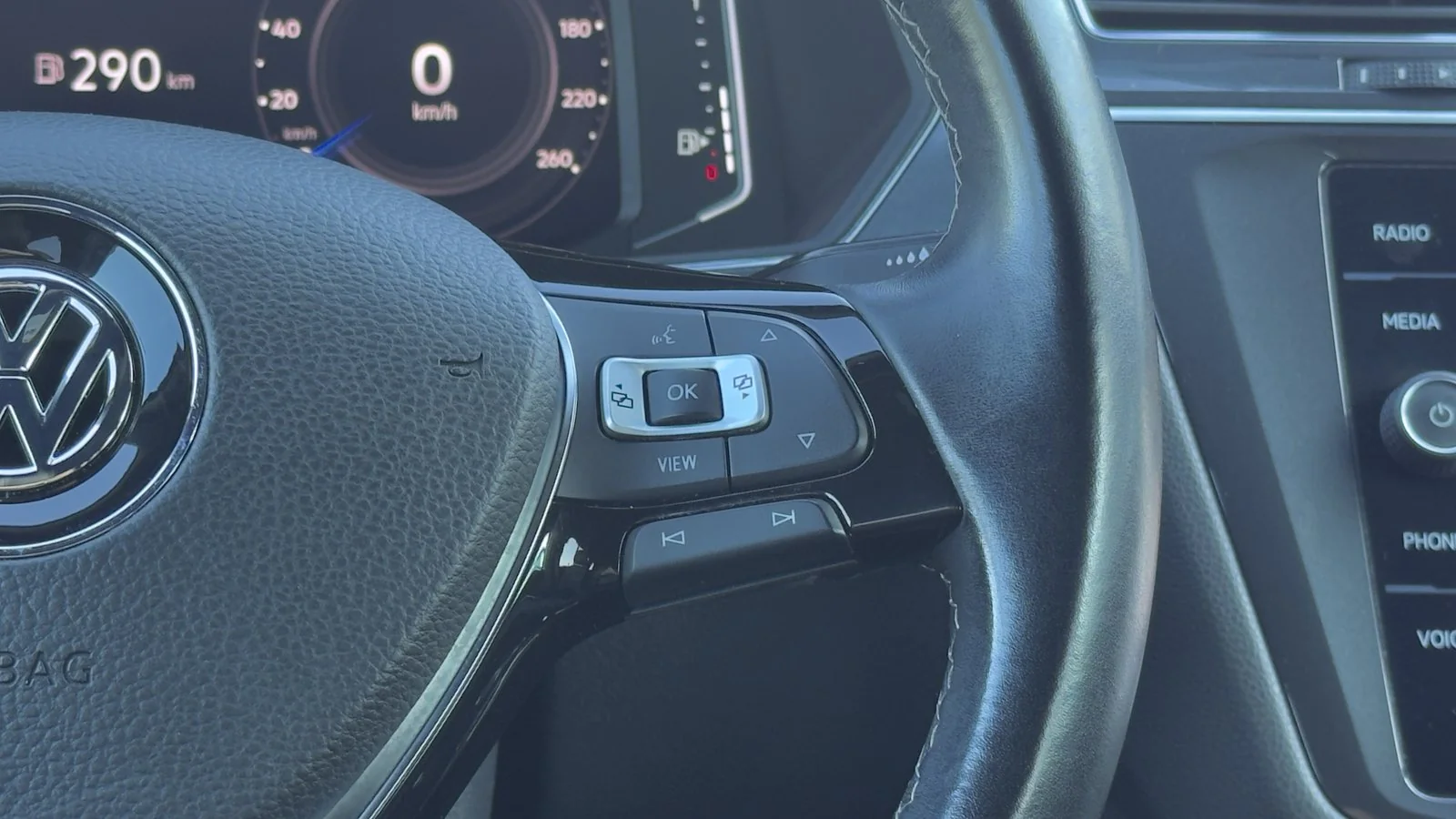 2020 Volkswagen Tiguan Highline R-Line used SUV thumbnail 26