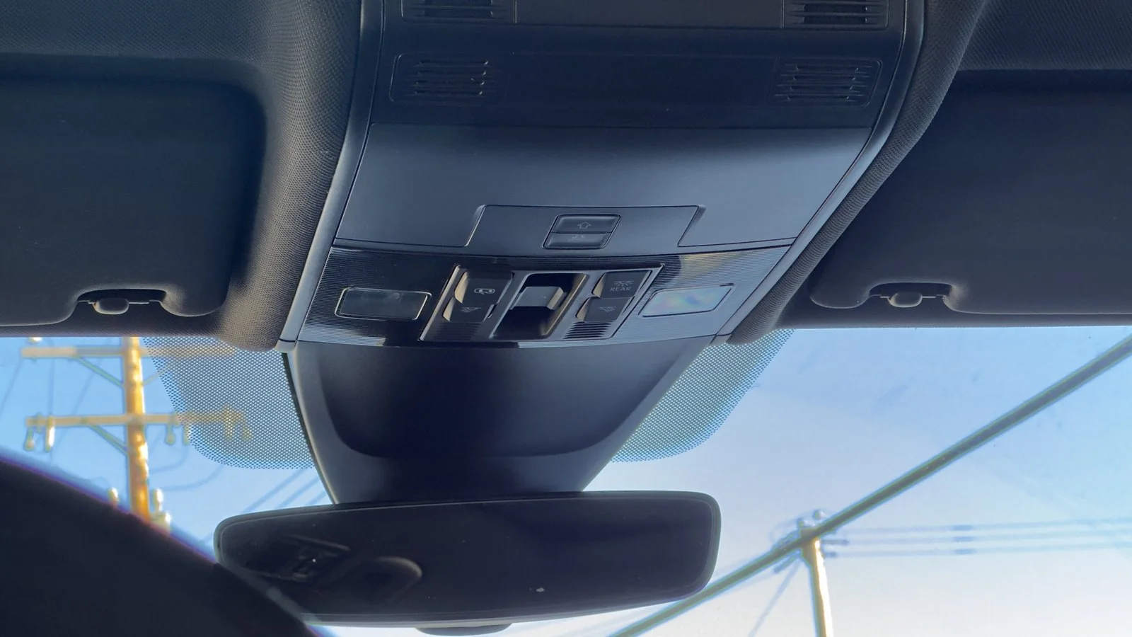 2020 Volkswagen Tiguan Highline R-Line used SUV thumbnail 31