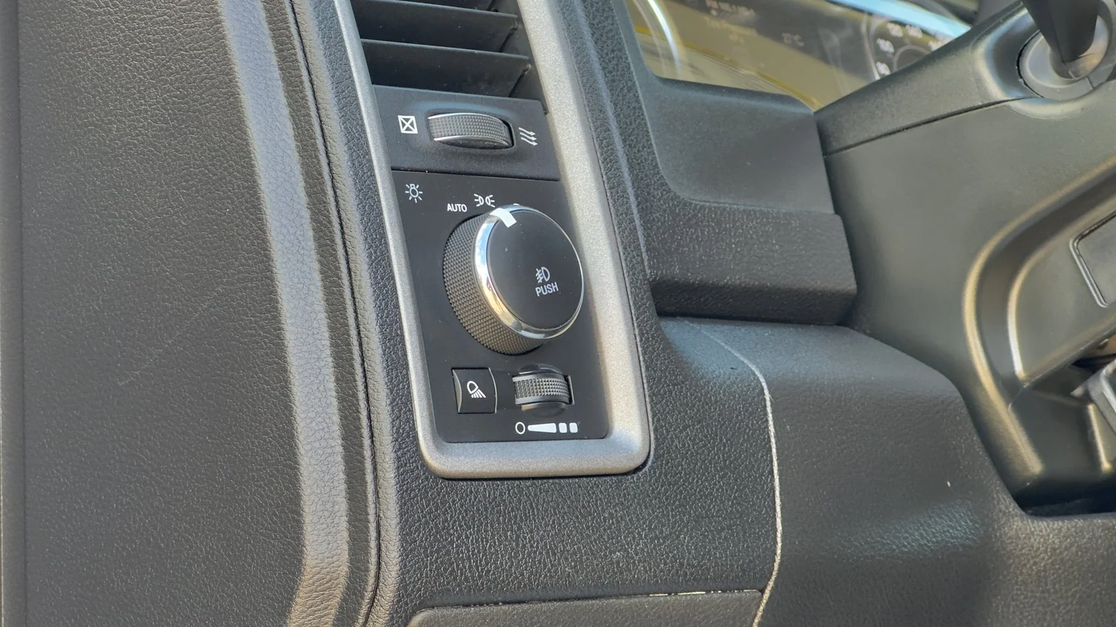 2021 RAM 1500 Classic Express used Truck thumbnail 13