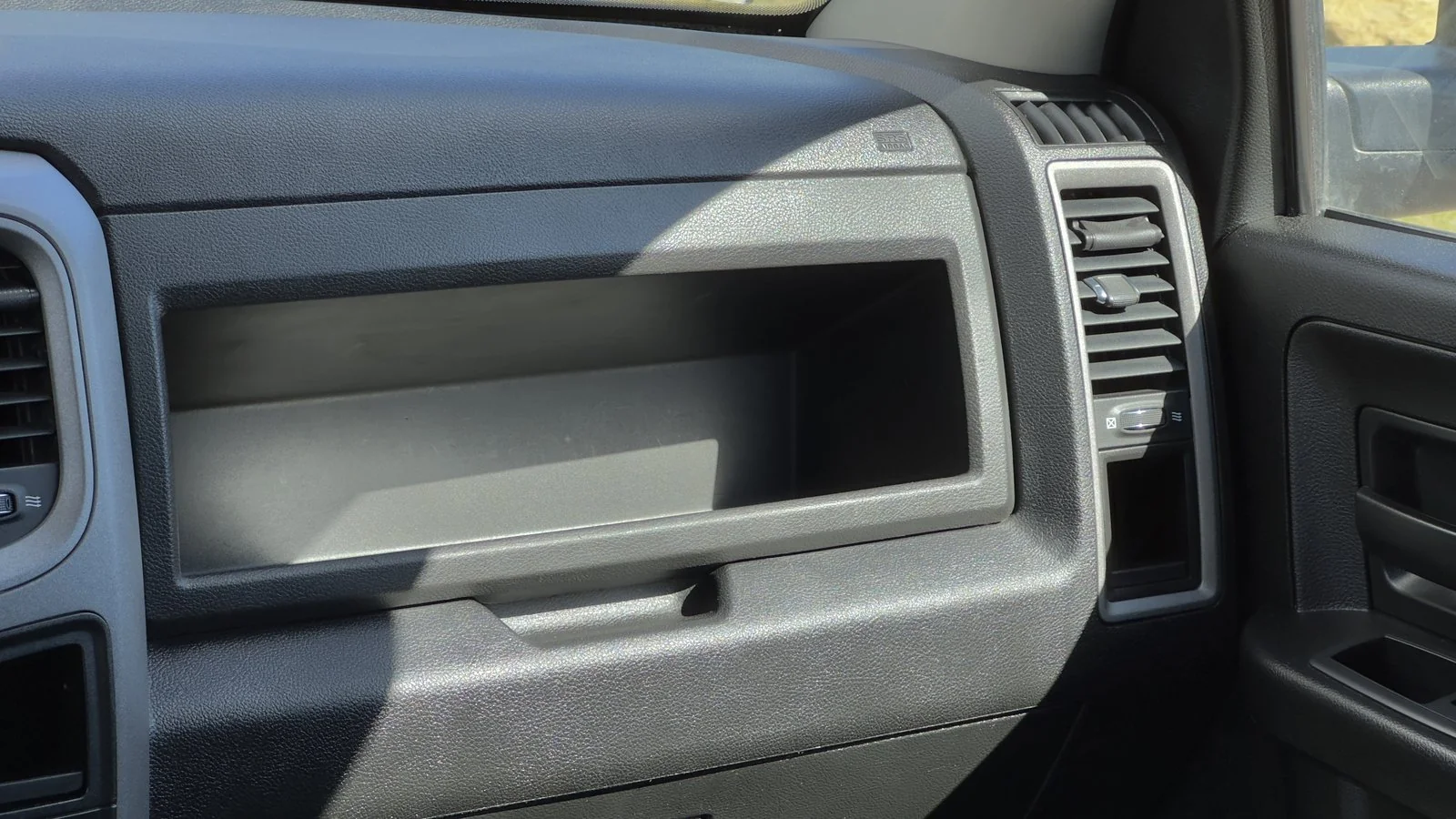 2021 RAM 1500 Classic Express used Truck thumbnail 25