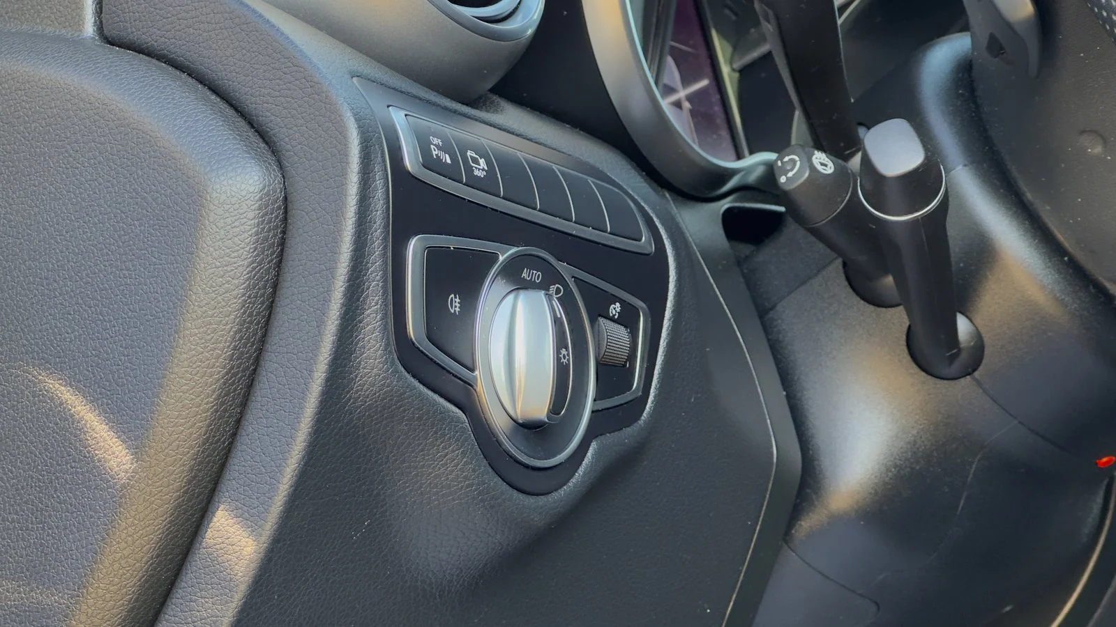 2019 Mercedes-Benz GLC-Class GLC300 used SUV thumbnail 16