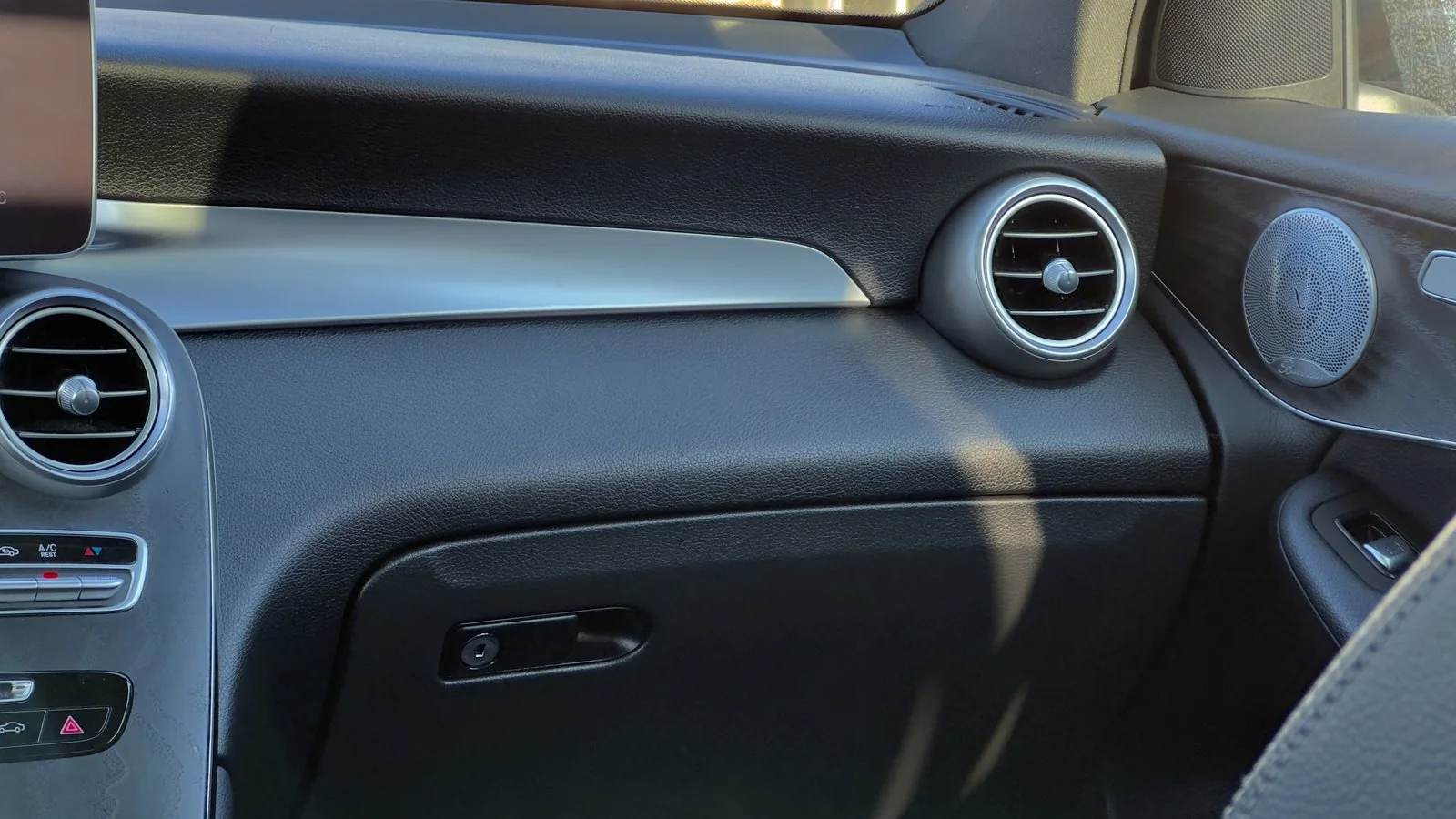 2019 Mercedes-Benz GLC-Class GLC300 used SUV thumbnail 28