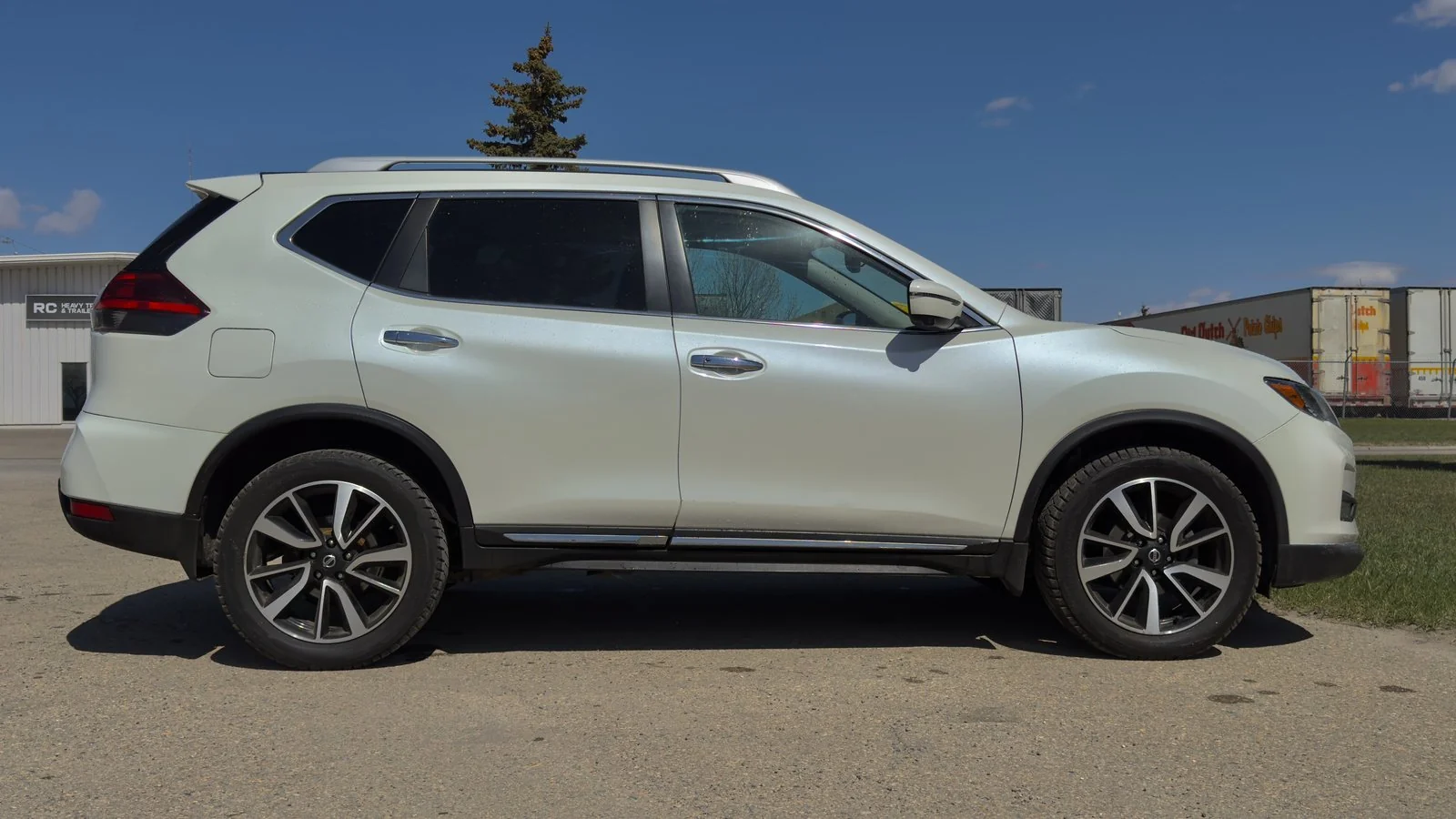 2017 Nissan Rogue SL used SUV thumbnail 5