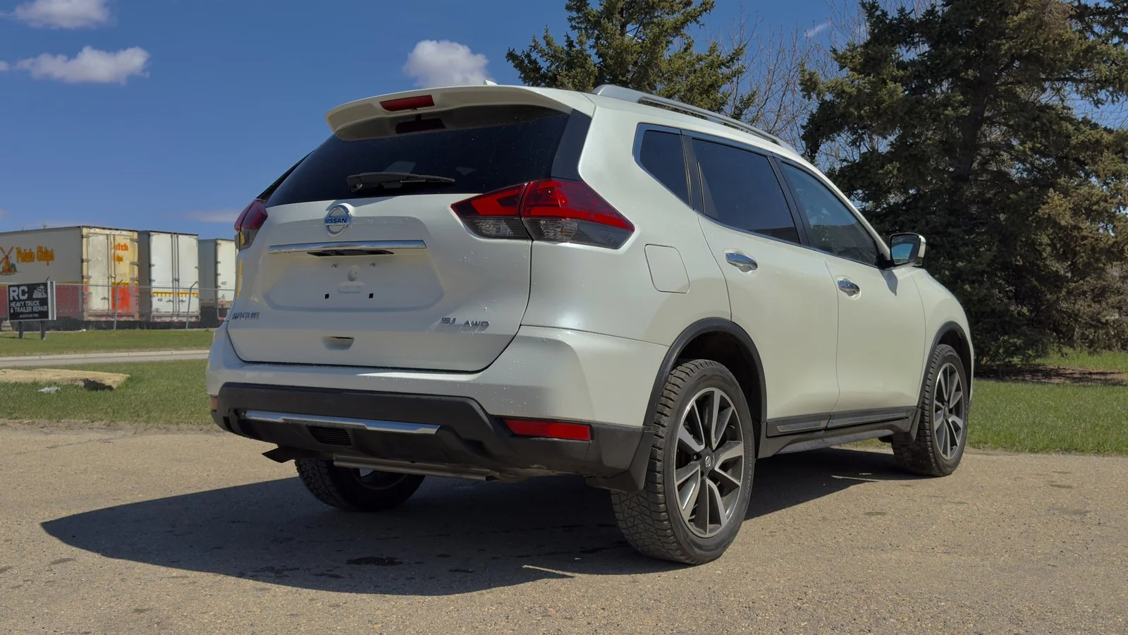 2017 Nissan Rogue SL used SUV thumbnail 6