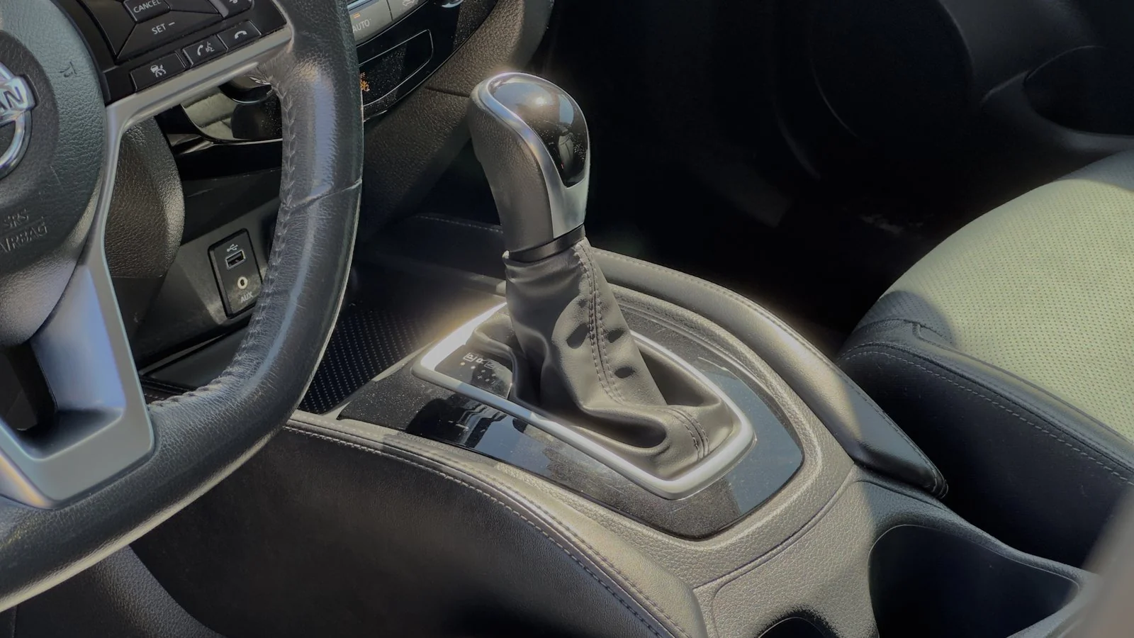 2017 Nissan Rogue SL used SUV thumbnail 16