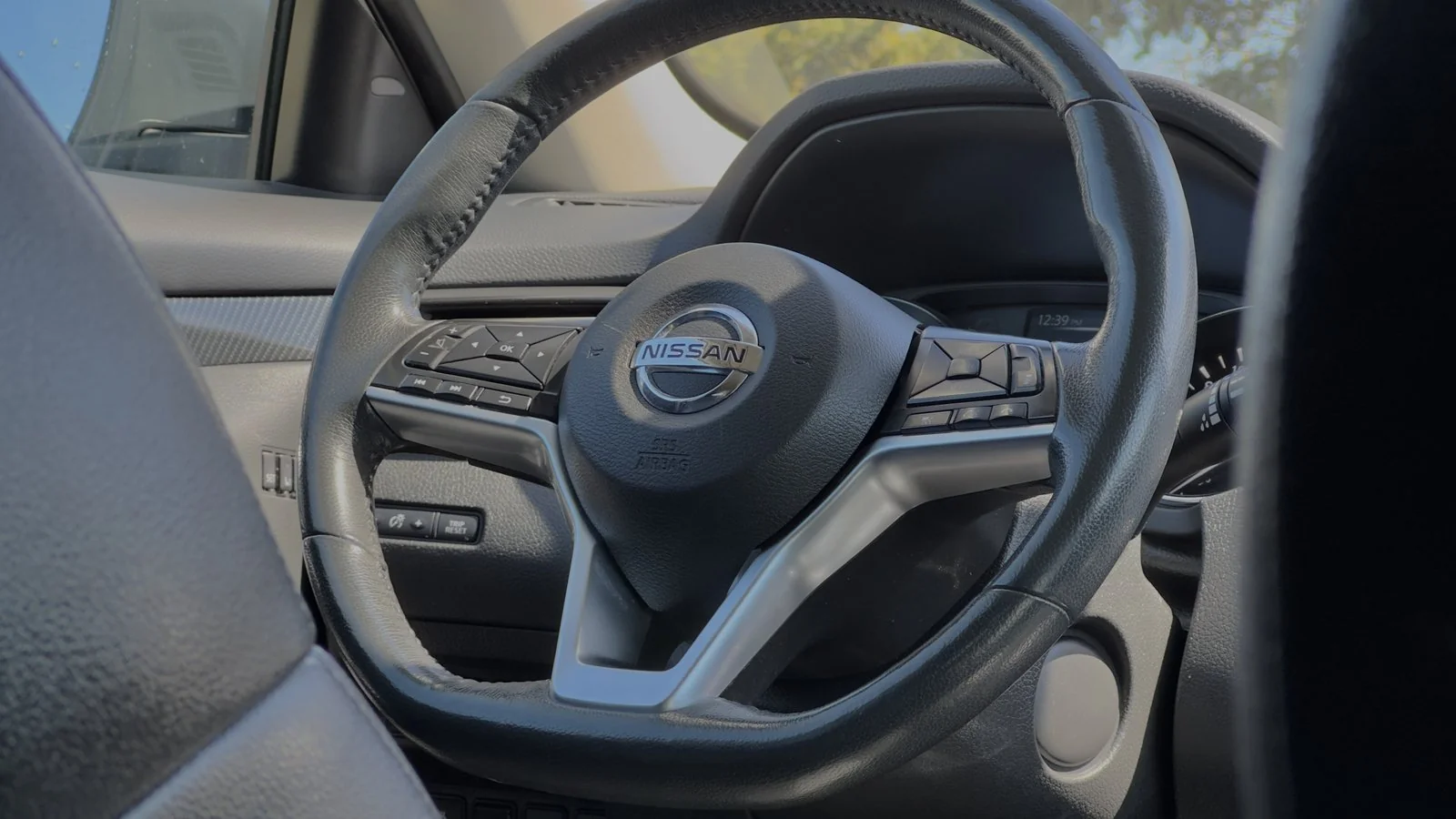 2017 Nissan Rogue SL used SUV thumbnail 24