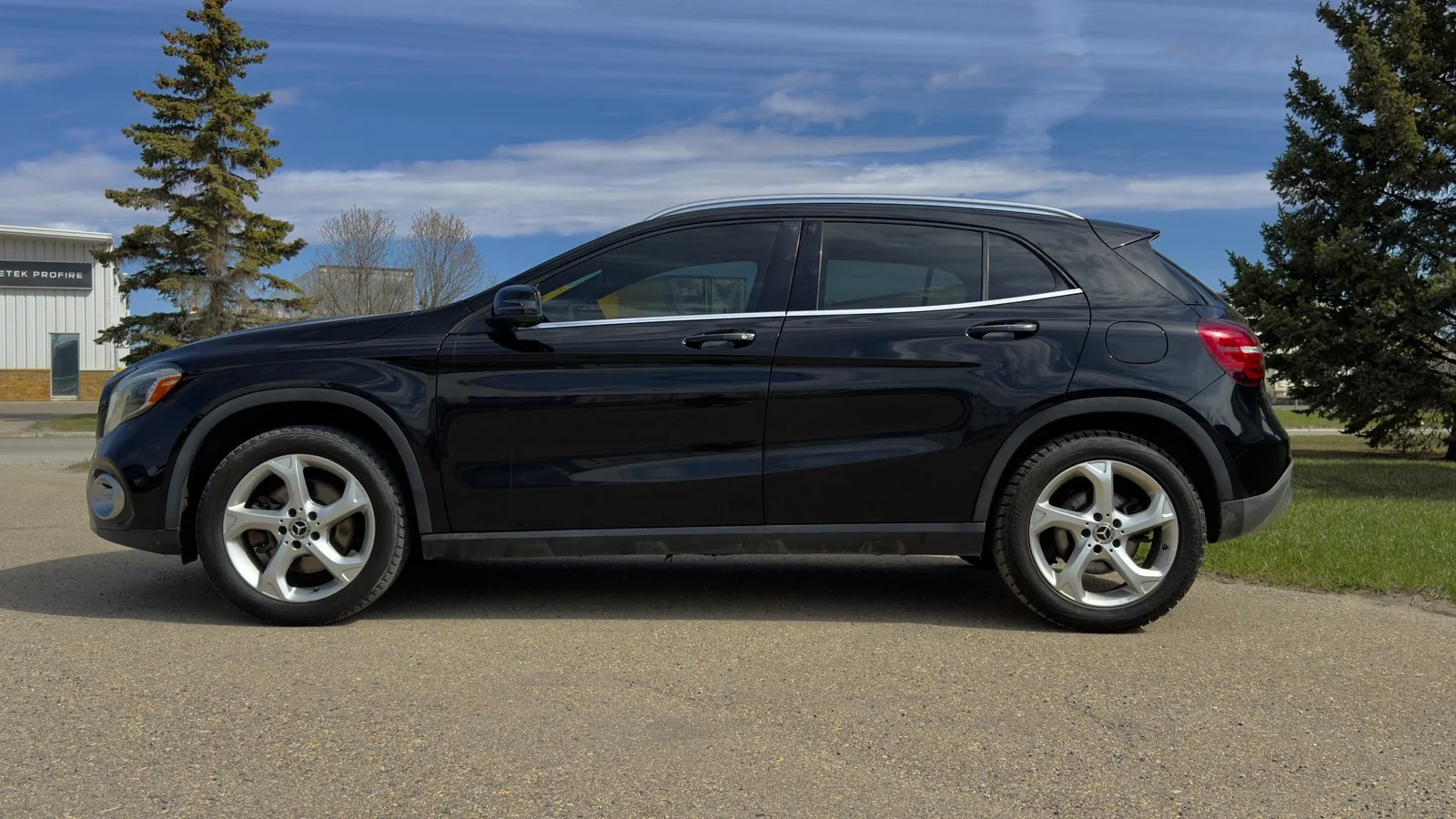 2020 Mercedes-Benz GLA250 4Matic used SUV thumbnail 4