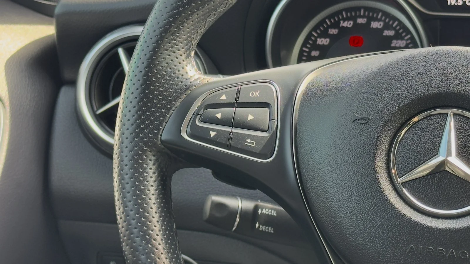 2020 Mercedes-Benz GLA250 4Matic used SUV thumbnail 23