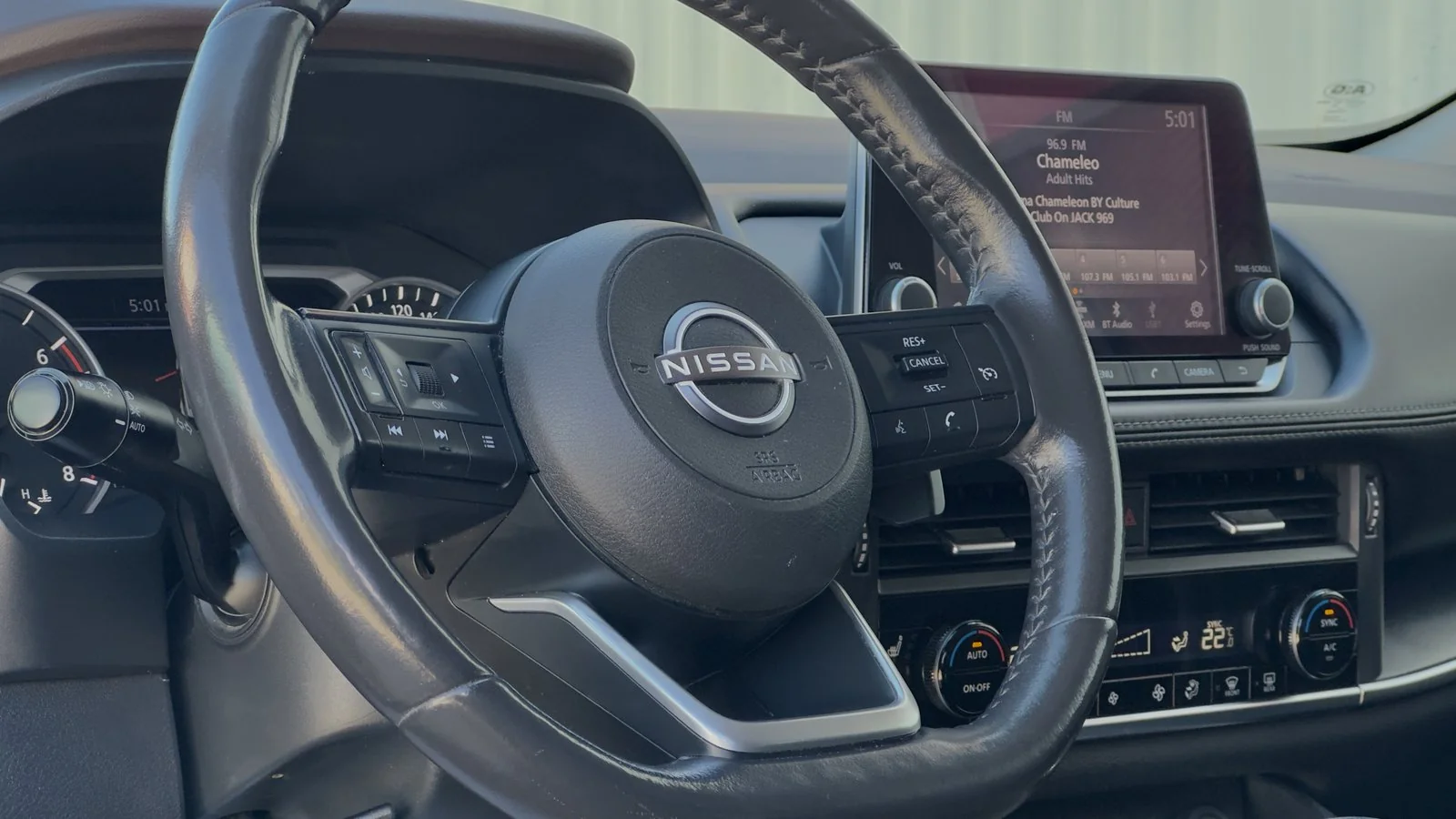 2023 Nissan Rogue S used SUV thumbnail 12