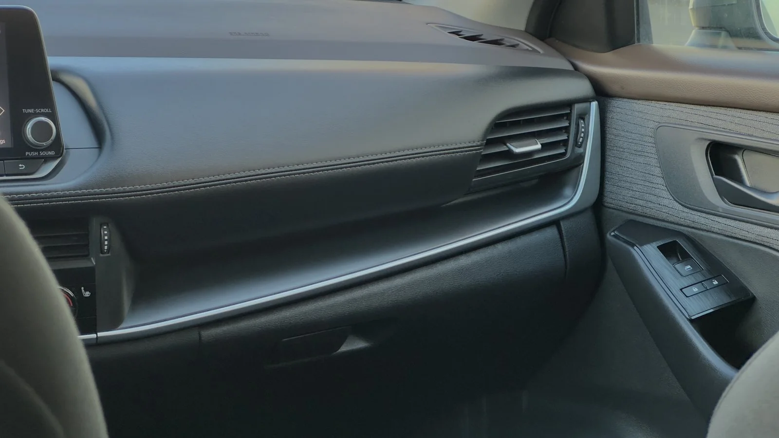 2023 Nissan Rogue S used SUV thumbnail 25