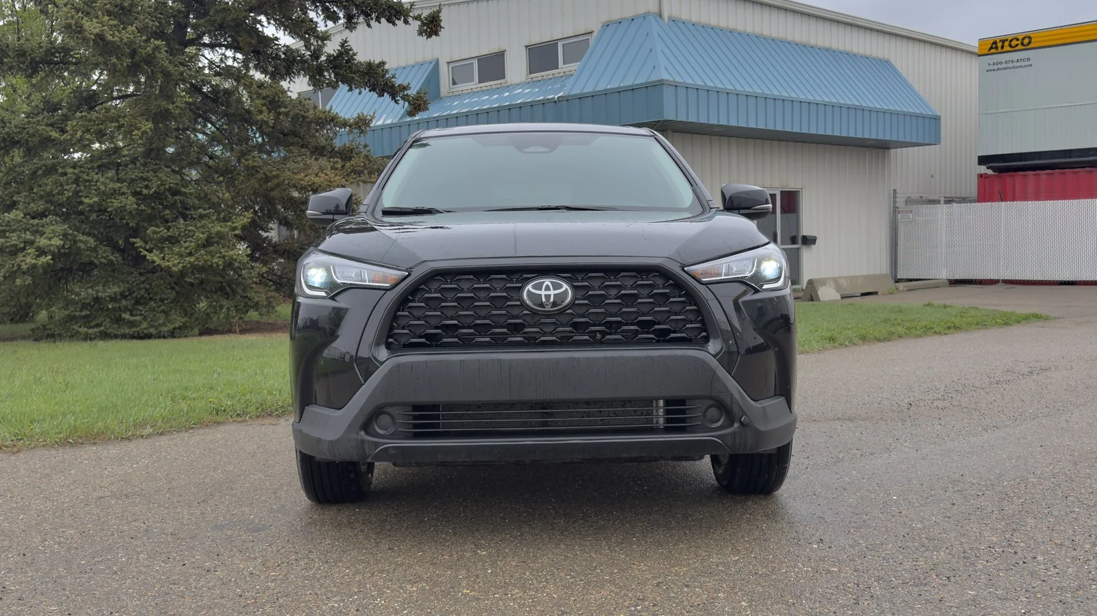 2024 Toyota Corolla Cross LE used SUV thumbnail 2