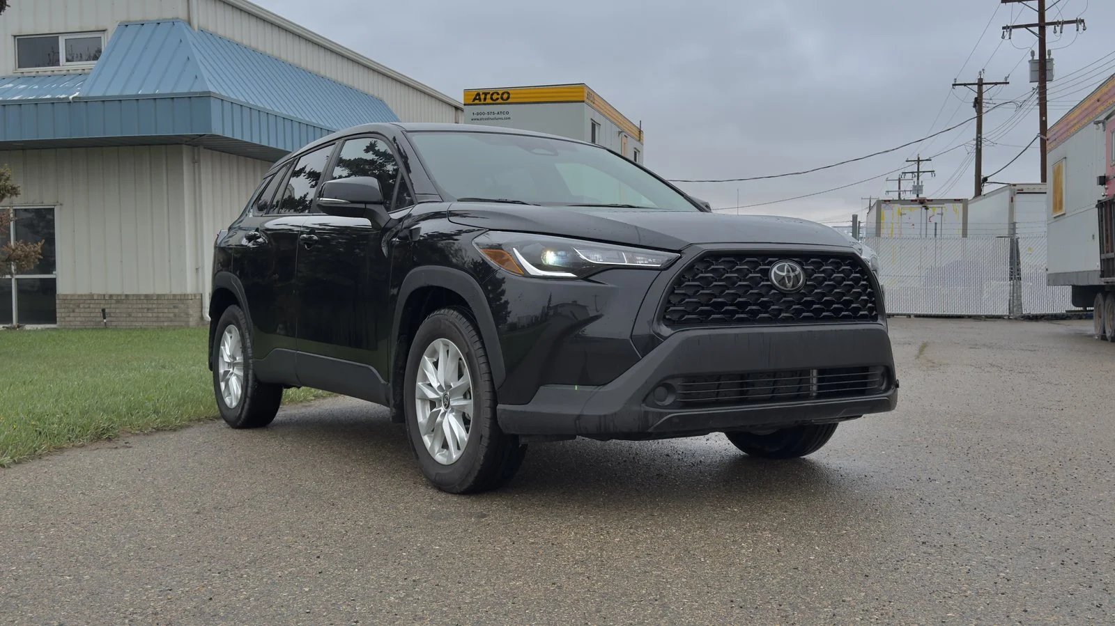 2024 Toyota Corolla Cross LE used SUV thumbnail 3