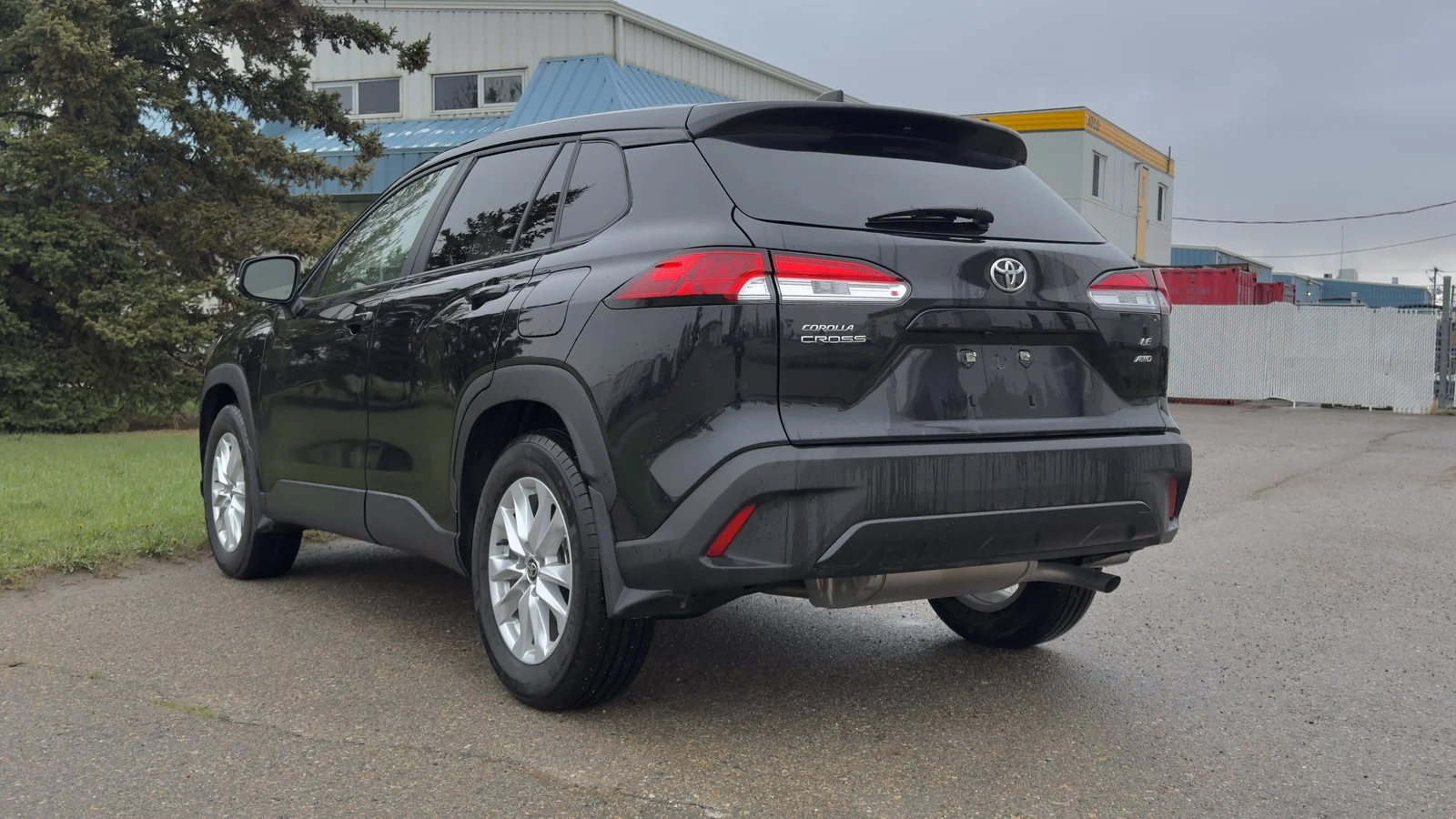 2024 Toyota Corolla Cross LE used SUV thumbnail 5