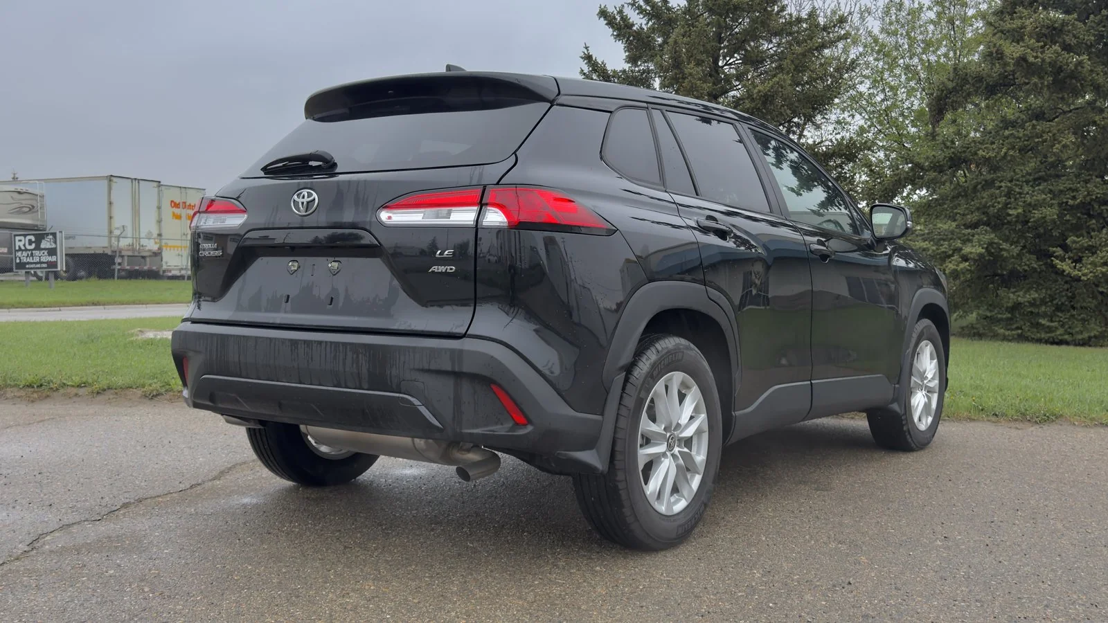 2024 Toyota Corolla Cross LE used SUV thumbnail 7