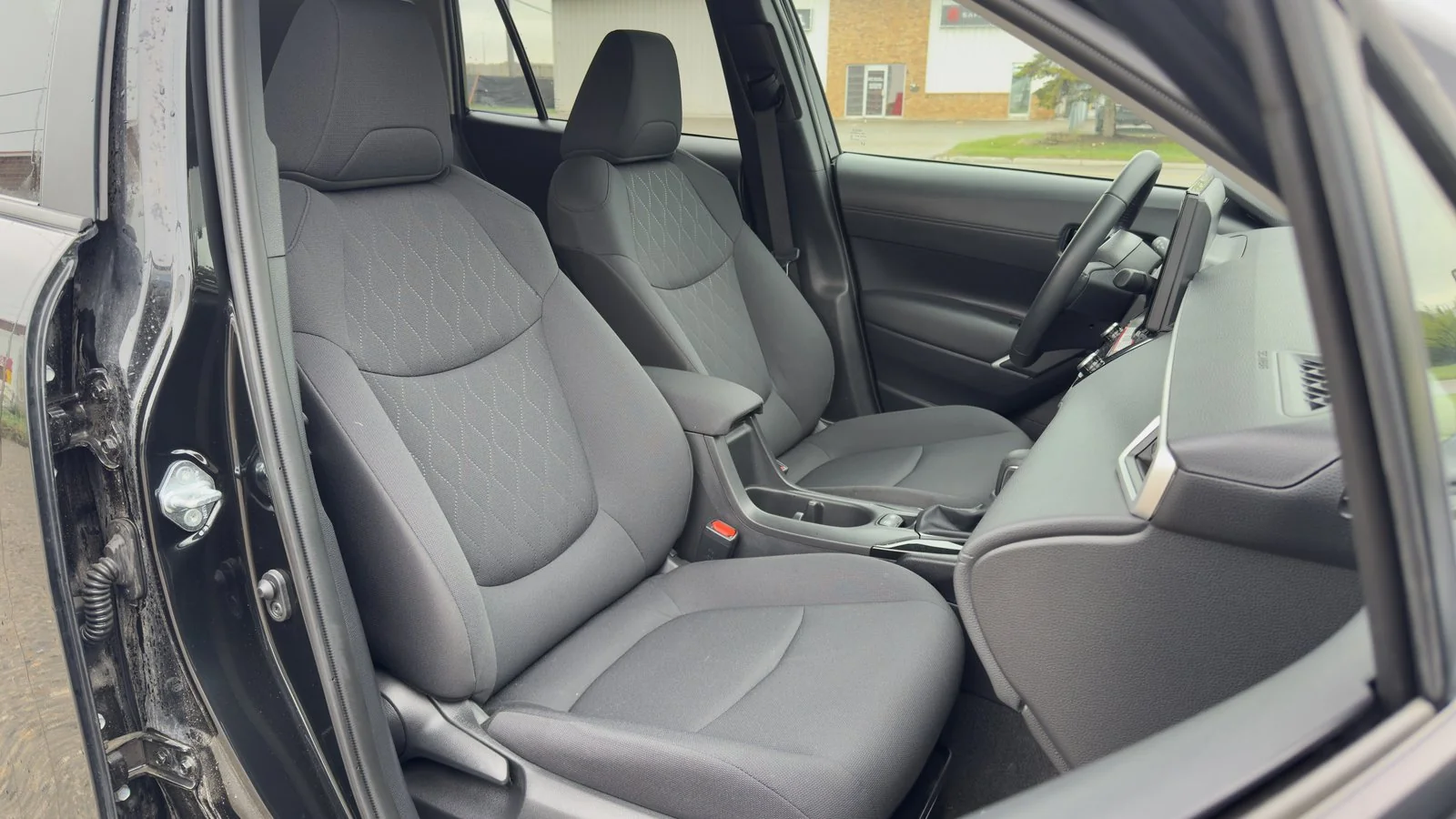 2024 Toyota Corolla Cross LE used SUV thumbnail 20