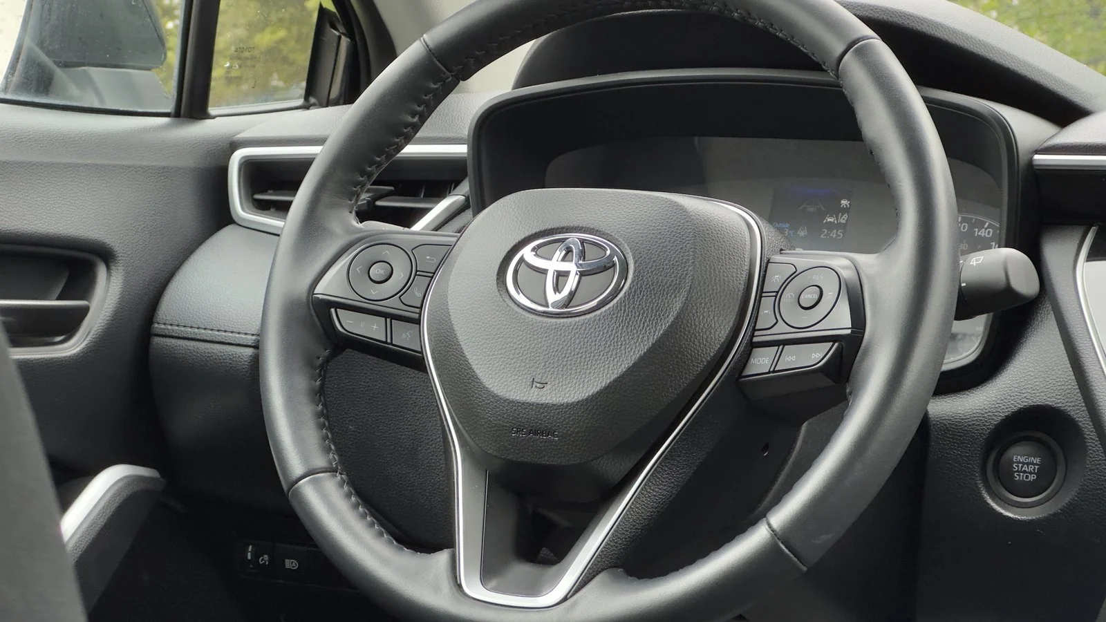 2024 Toyota Corolla Cross LE used SUV thumbnail 21