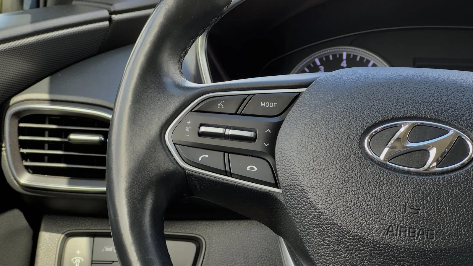 2020 Hyundai Santa Fe Preferred used SUV thumbnail 22