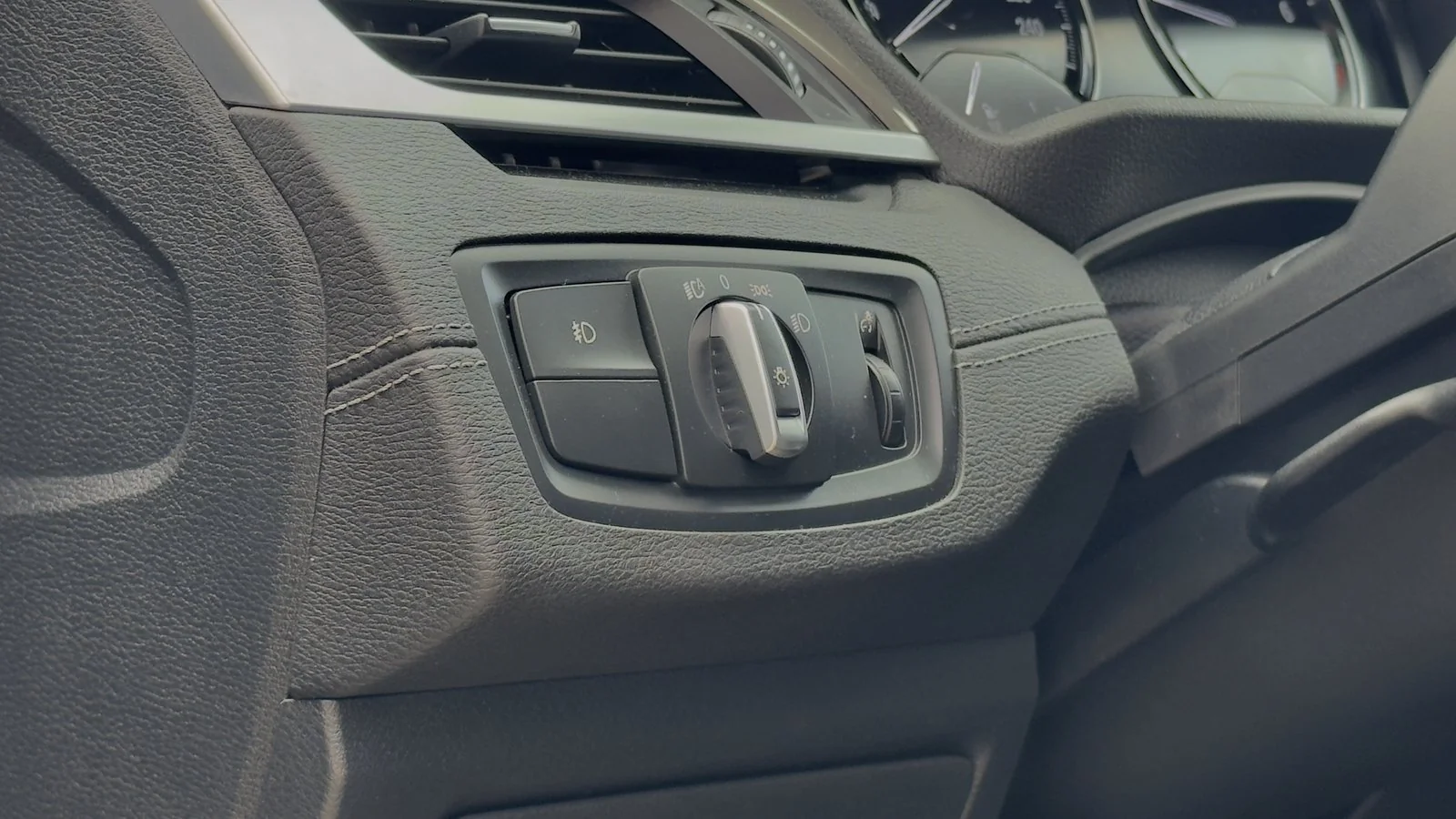 2021 BMW X1 xDrive28i used SUV thumbnail 16