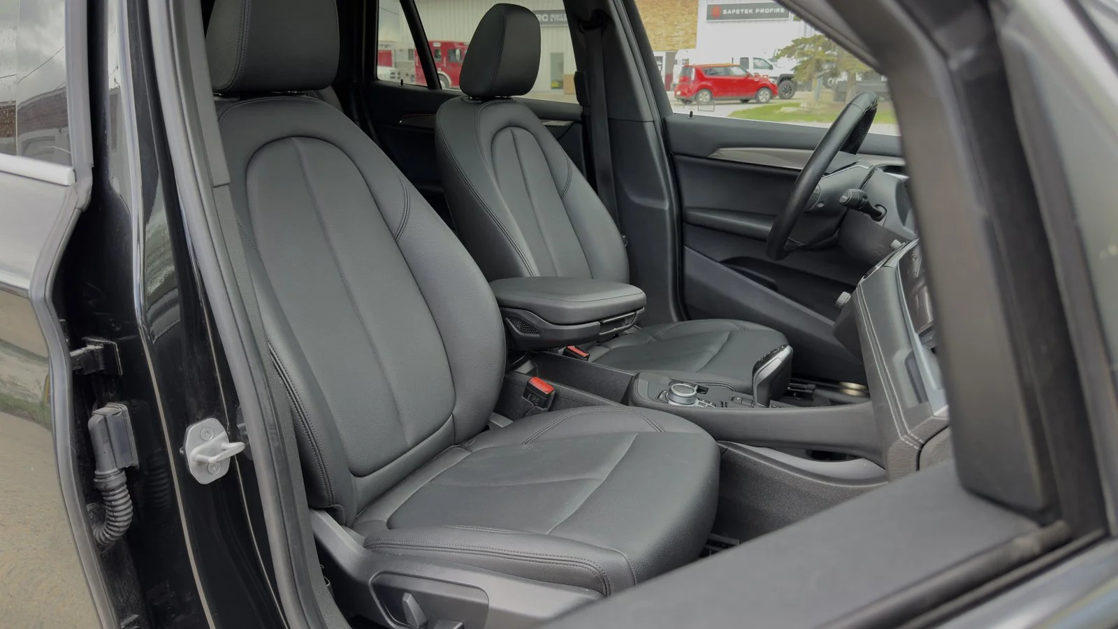 2021 BMW X1 xDrive28i used SUV thumbnail 23