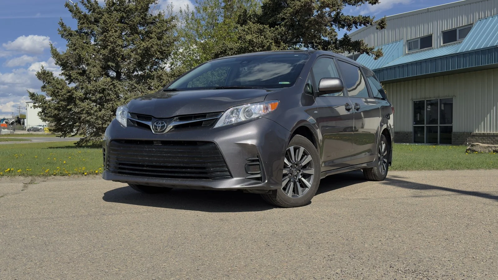 2018 Toyota Sienna LE AWD used Minivan - photo 1 of 32