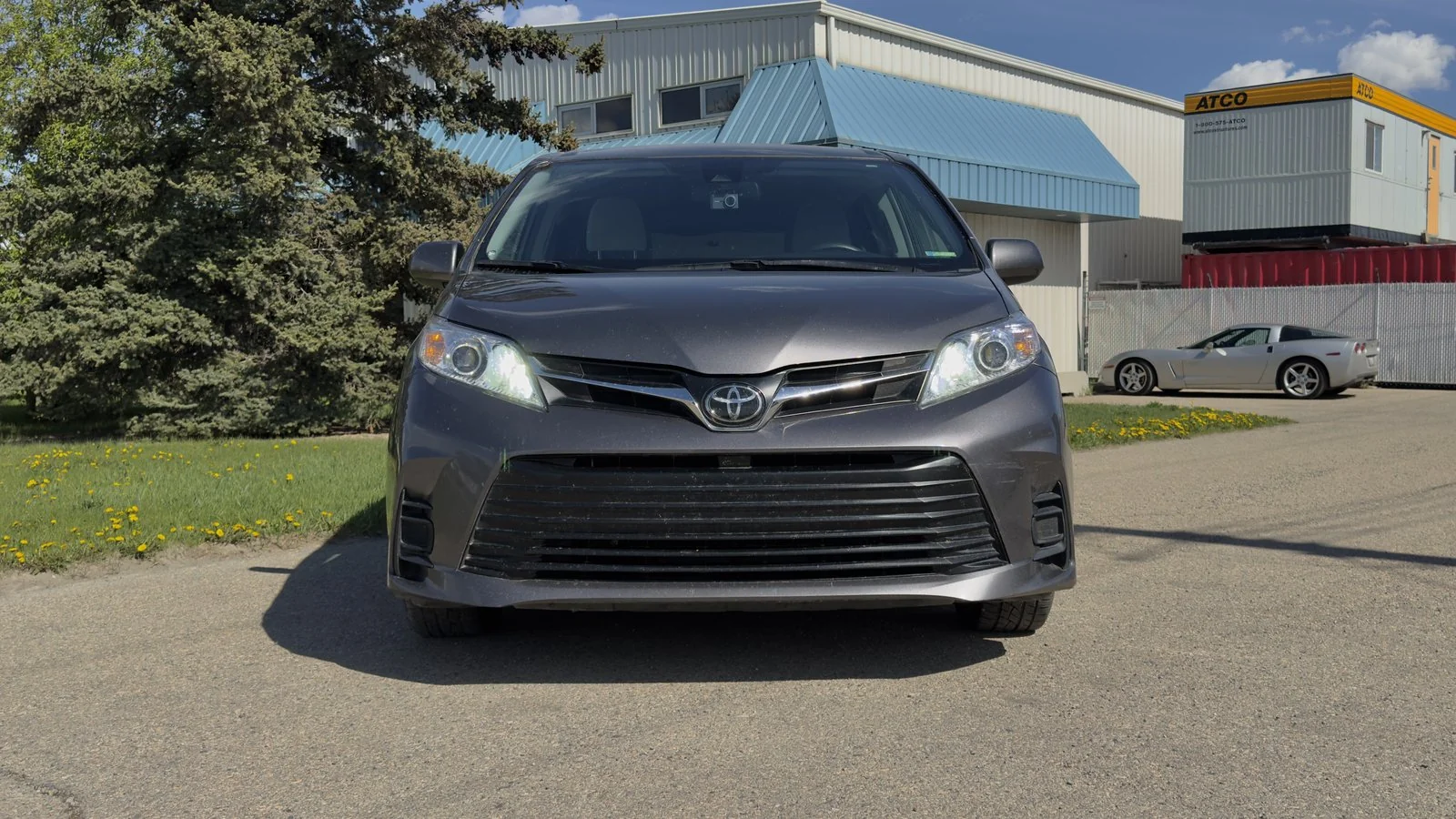 2018 Toyota Sienna LE AWD used Minivan thumbnail 2