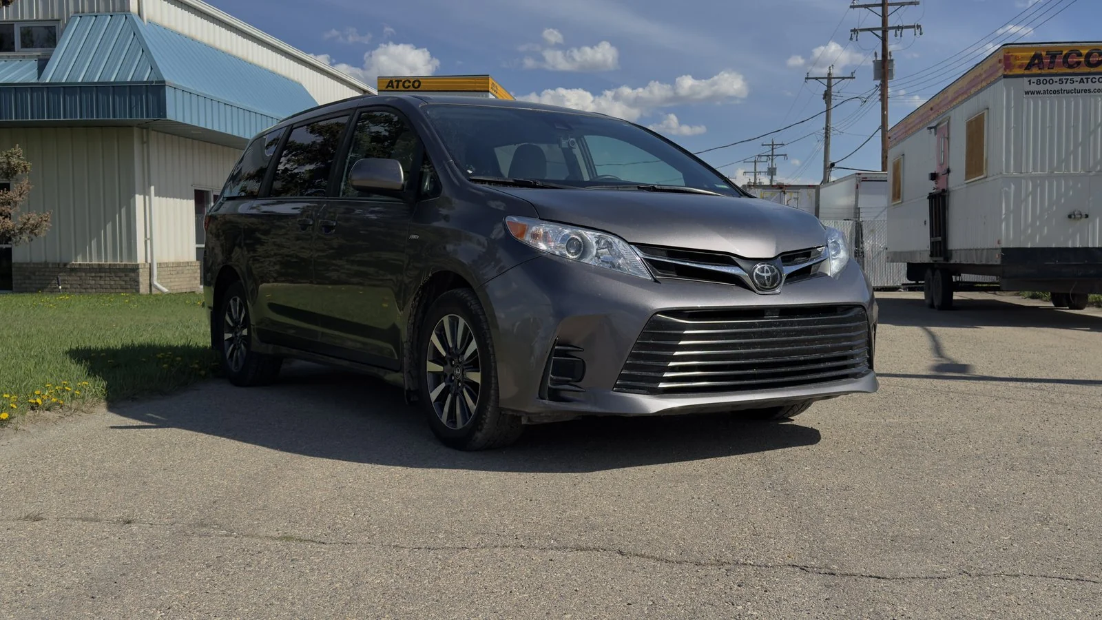 2018 Toyota Sienna LE AWD used Minivan thumbnail 3