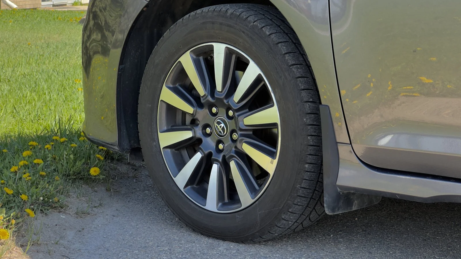 2018 Toyota Sienna LE AWD used Minivan thumbnail 10