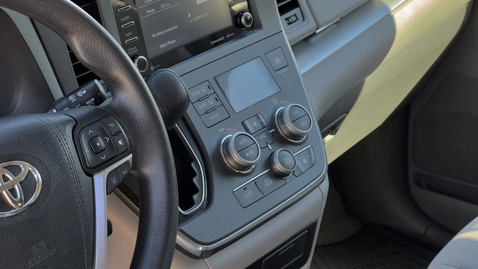 2018 Toyota Sienna LE AWD used Minivan thumbnail 13