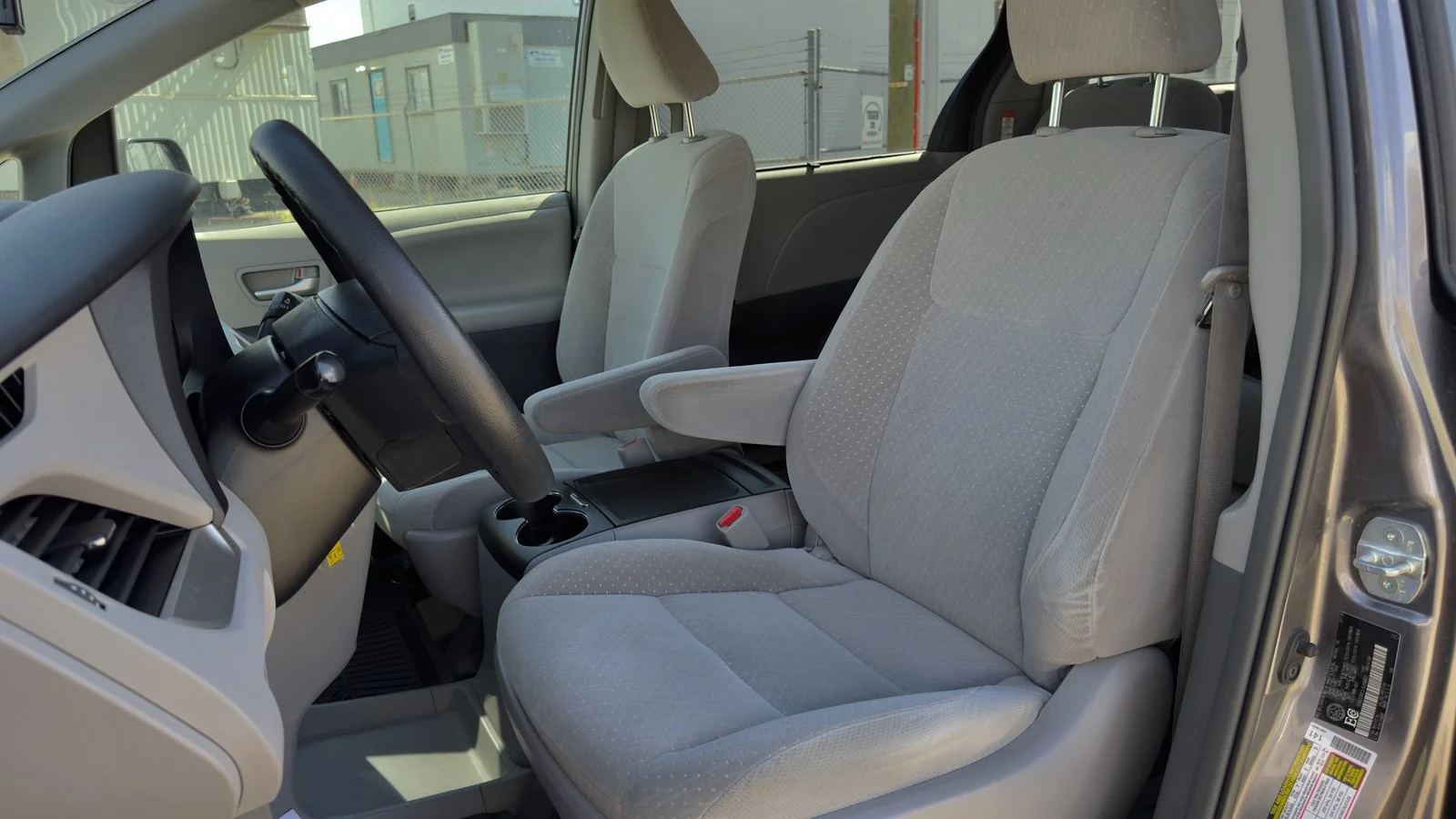 2018 Toyota Sienna LE AWD used Minivan thumbnail 18