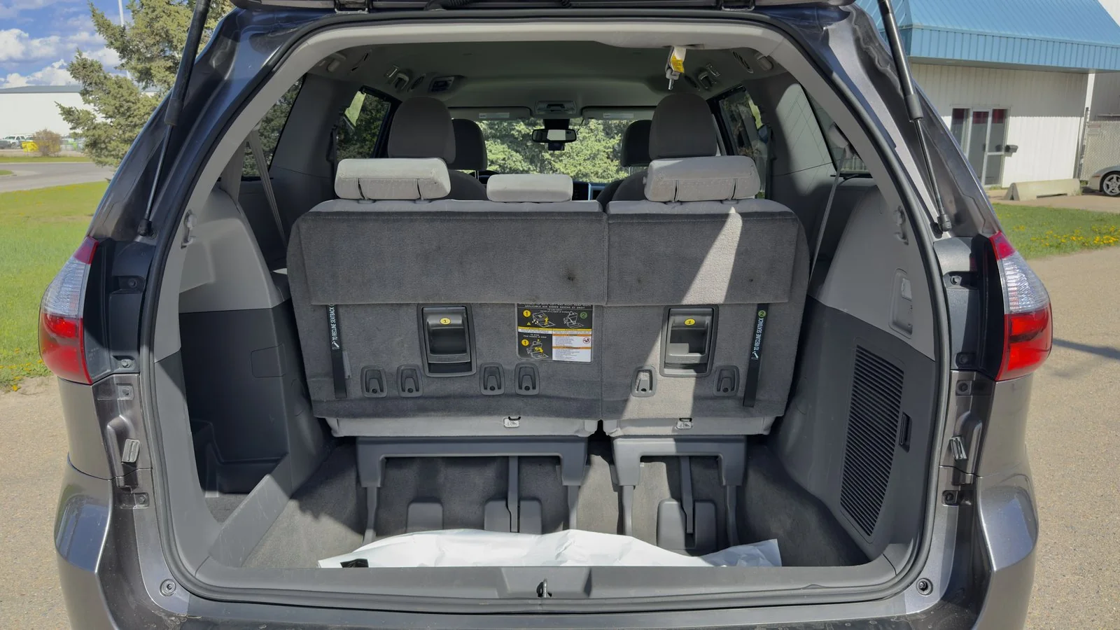 2018 Toyota Sienna LE AWD used Minivan thumbnail 21