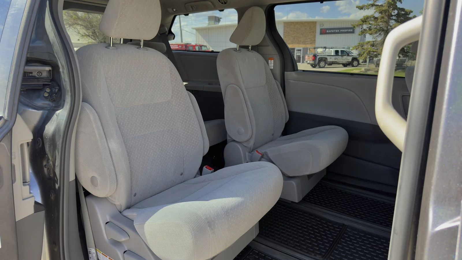 2018 Toyota Sienna LE AWD used Minivan thumbnail 22