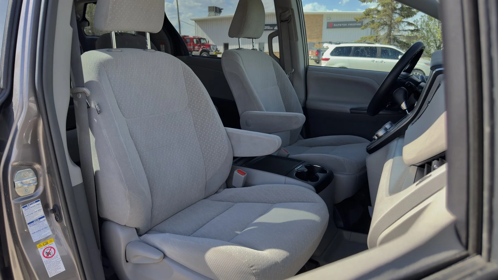 2018 Toyota Sienna LE AWD used Minivan thumbnail 23