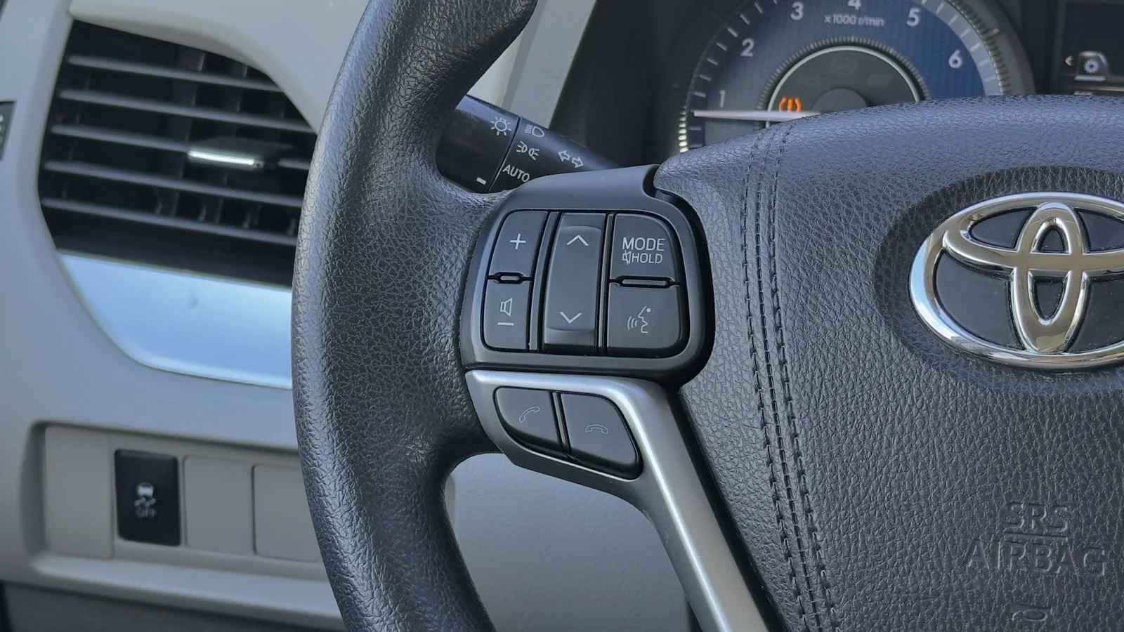 2018 Toyota Sienna LE AWD used Minivan thumbnail 25