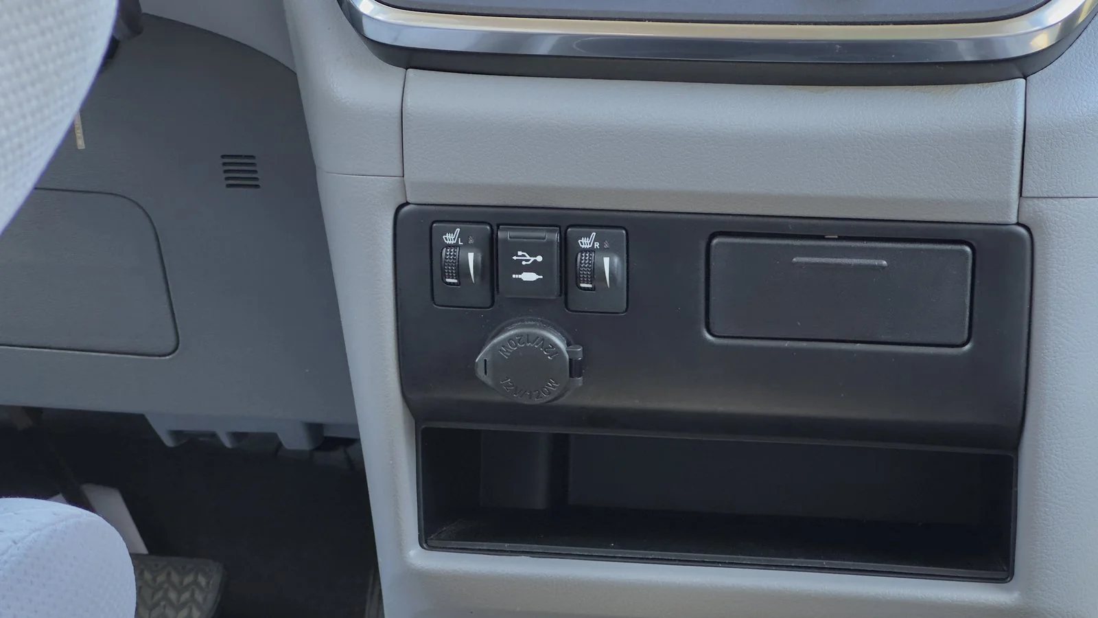 2018 Toyota Sienna LE AWD used Minivan thumbnail 29