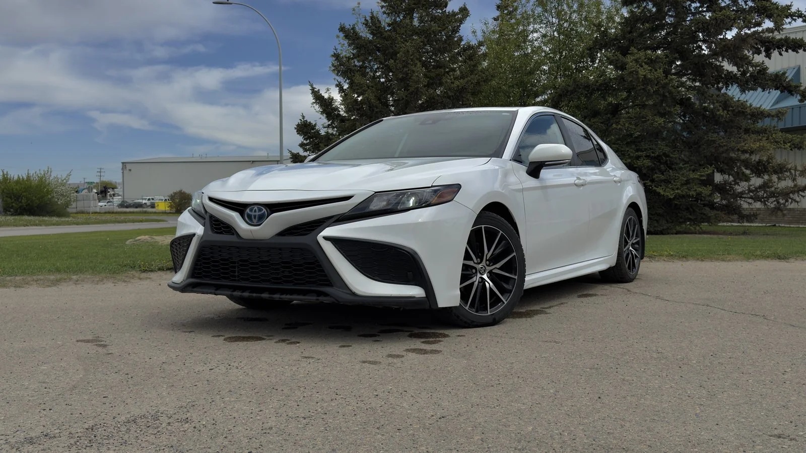 2022 Toyota Camry Hybrid SE - Used Sedan for sale in Alberta
