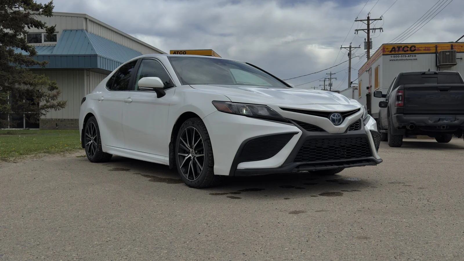 2022 Toyota Camry Hybrid SE used Sedan thumbnail 3