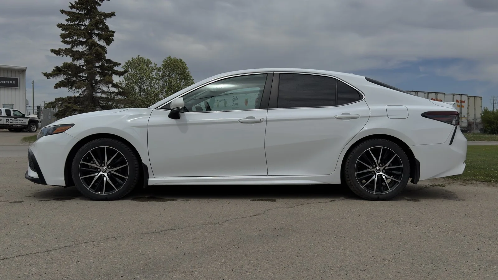 2022 Toyota Camry Hybrid SE used Sedan thumbnail 4