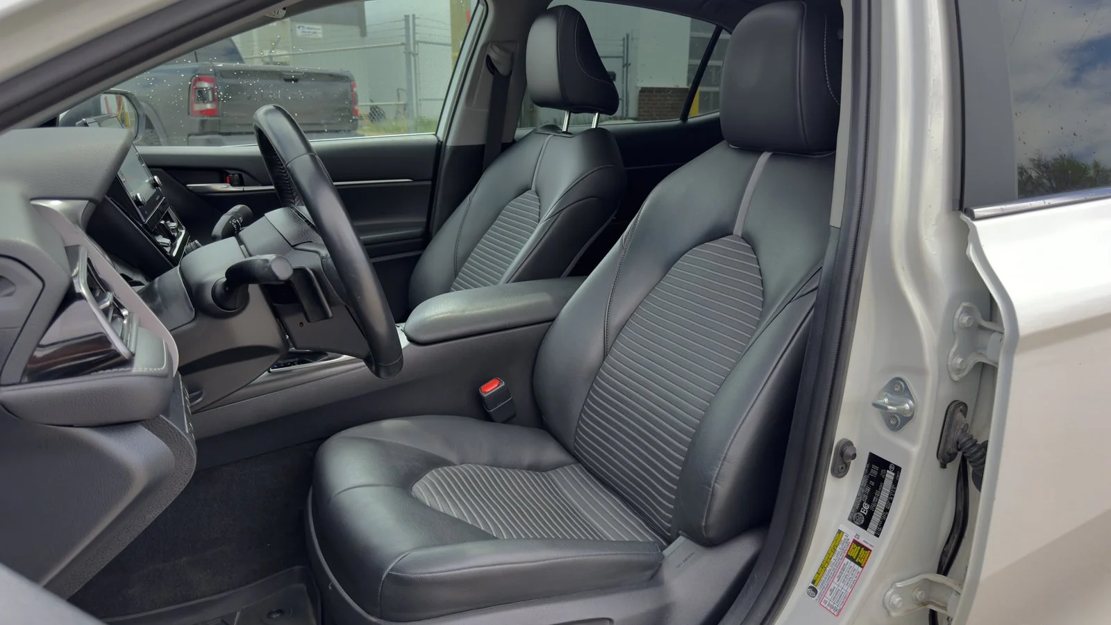 2022 Toyota Camry Hybrid SE used Sedan thumbnail 14