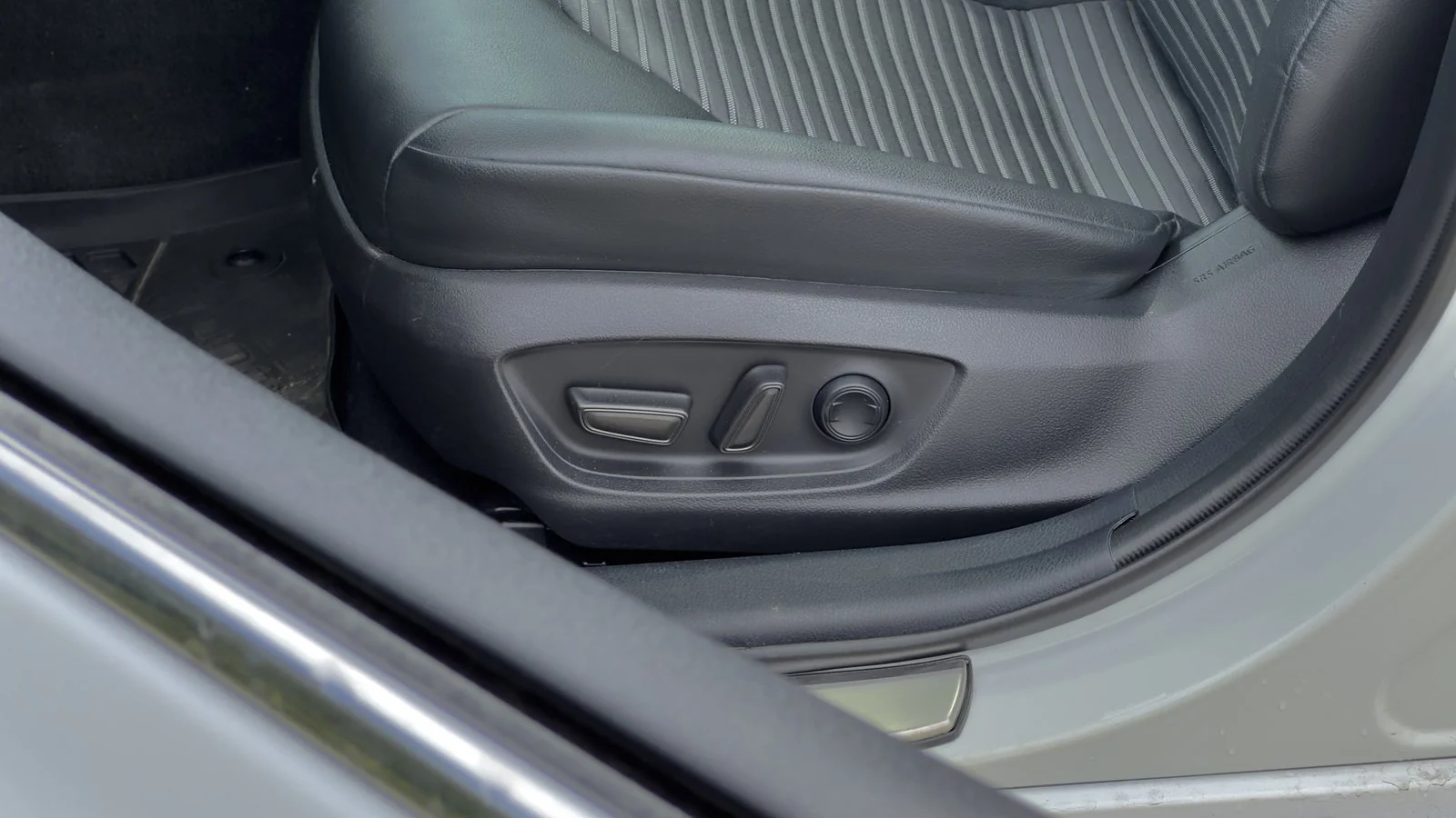 2022 Toyota Camry Hybrid SE used Sedan thumbnail 15