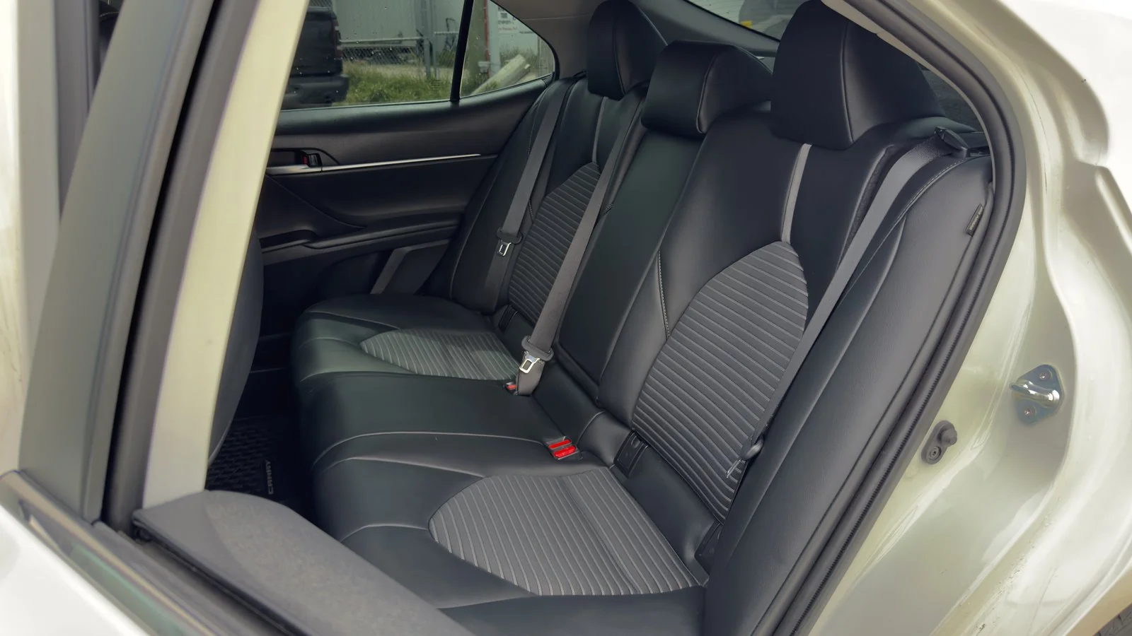 2022 Toyota Camry Hybrid SE used Sedan thumbnail 16