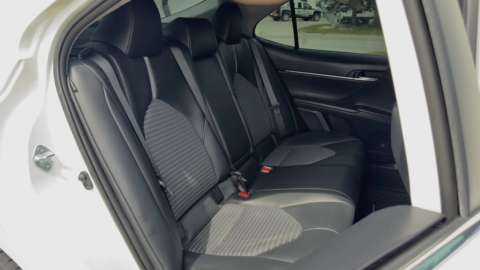 2022 Toyota Camry Hybrid SE used Sedan thumbnail 17