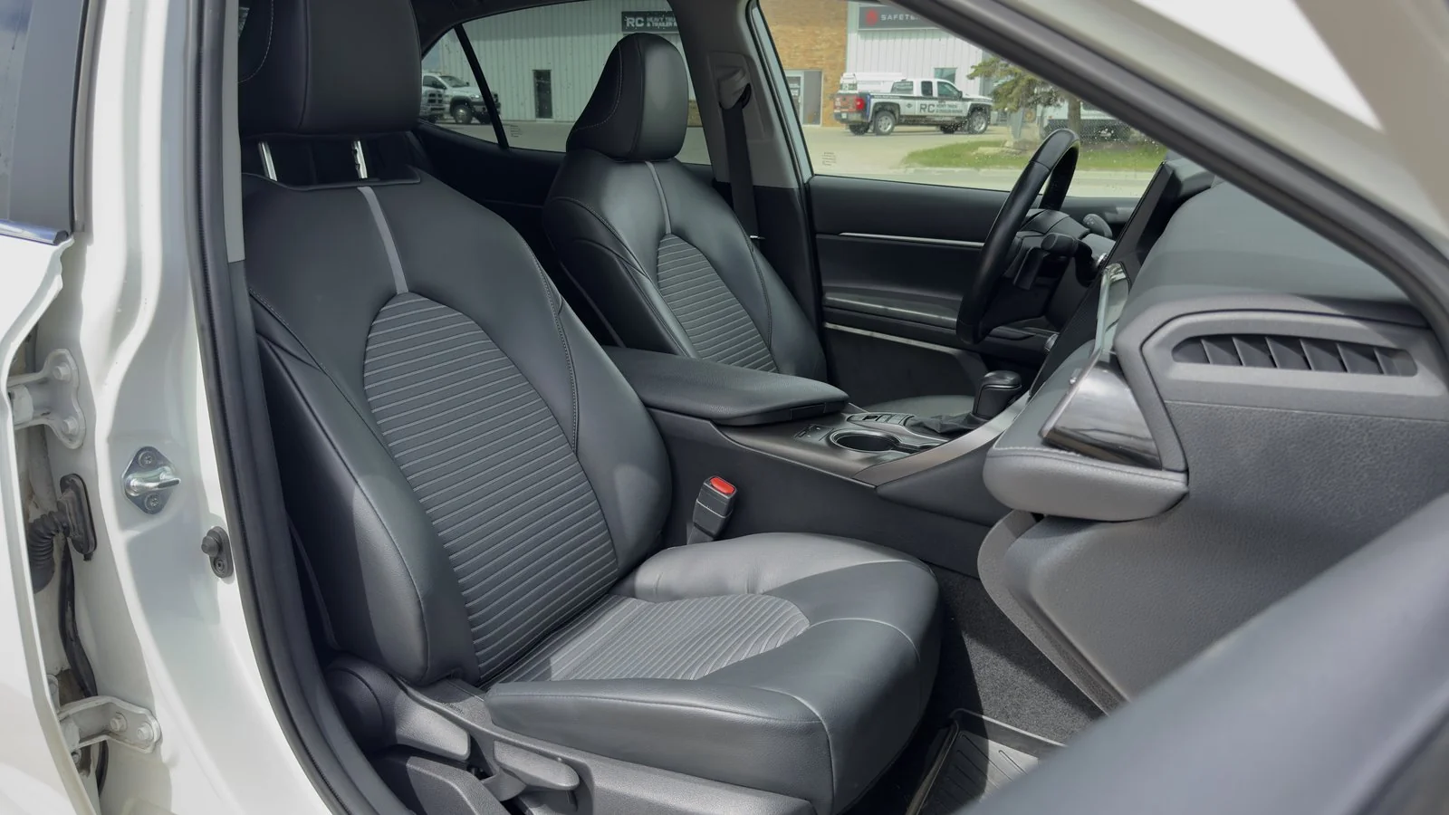 2022 Toyota Camry Hybrid SE used Sedan thumbnail 18