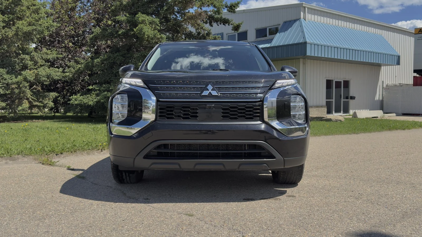 2023 Mitsubishi Outlander PHEV ES used SUV thumbnail 2